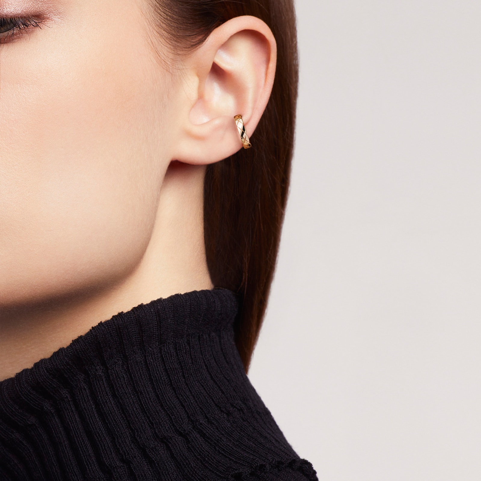 Chanel Jewelry 18k Beige Gold Coco Crush Quilted Motif Single Huggie Earring