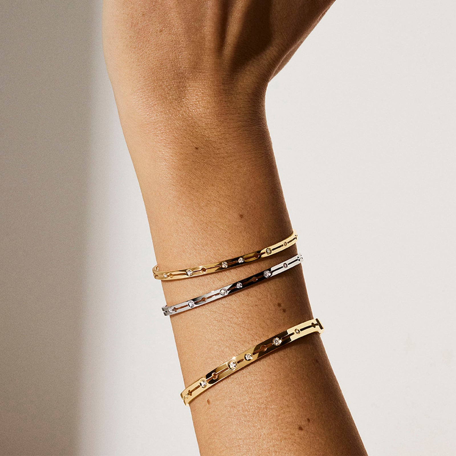 Dinh Van 18K Yellow Gold 0.13cttw Diamond Pulse Small Bracelet - Size 16 Dinh Van 18K Yellow Gold 0.13cttw Diamond Pulse Small Bracelet - Size 16