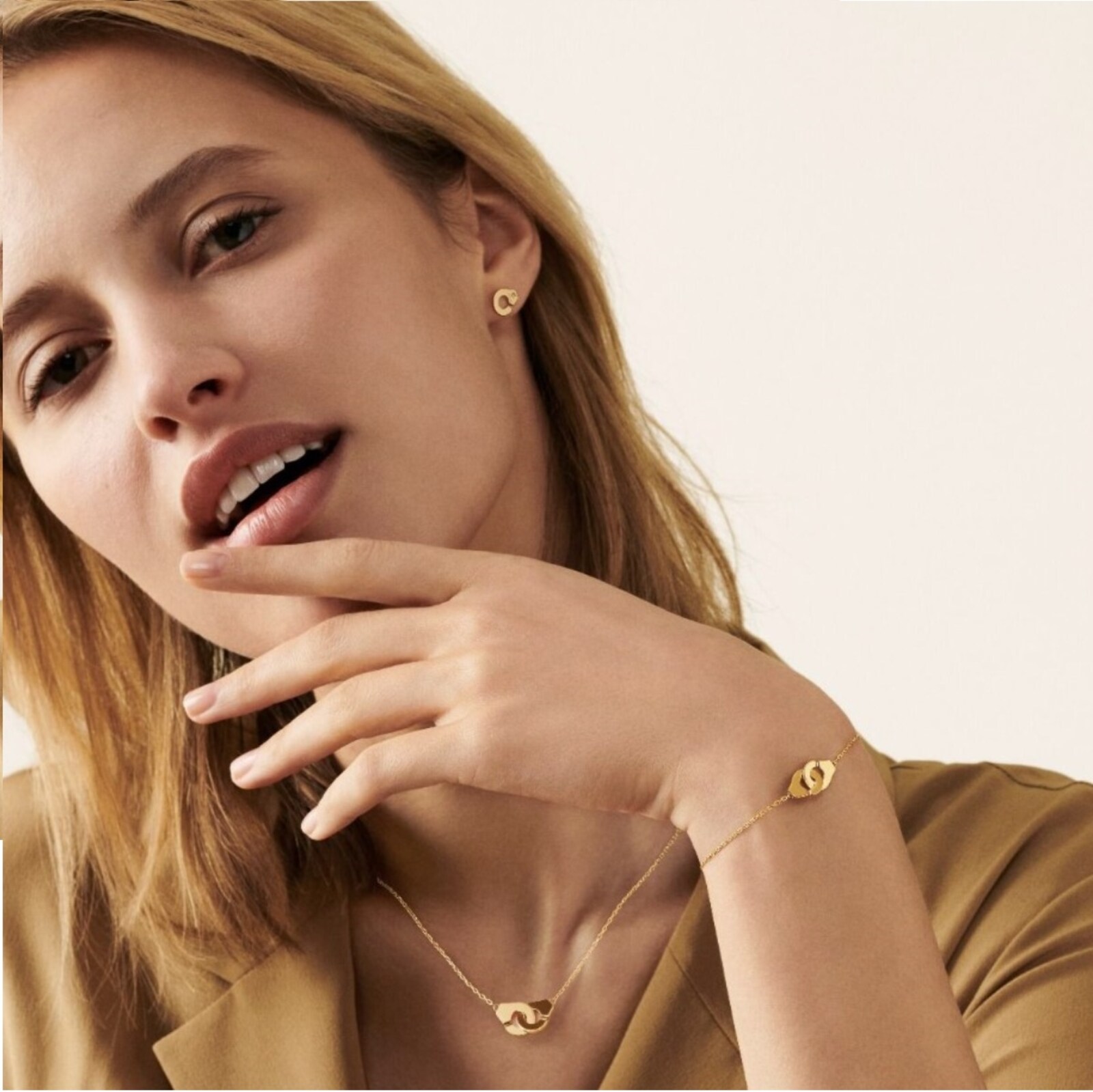 Dinh Van 18K Yellow Gold Menottes R7.5 0.01cttw Diamond Stud Earrings