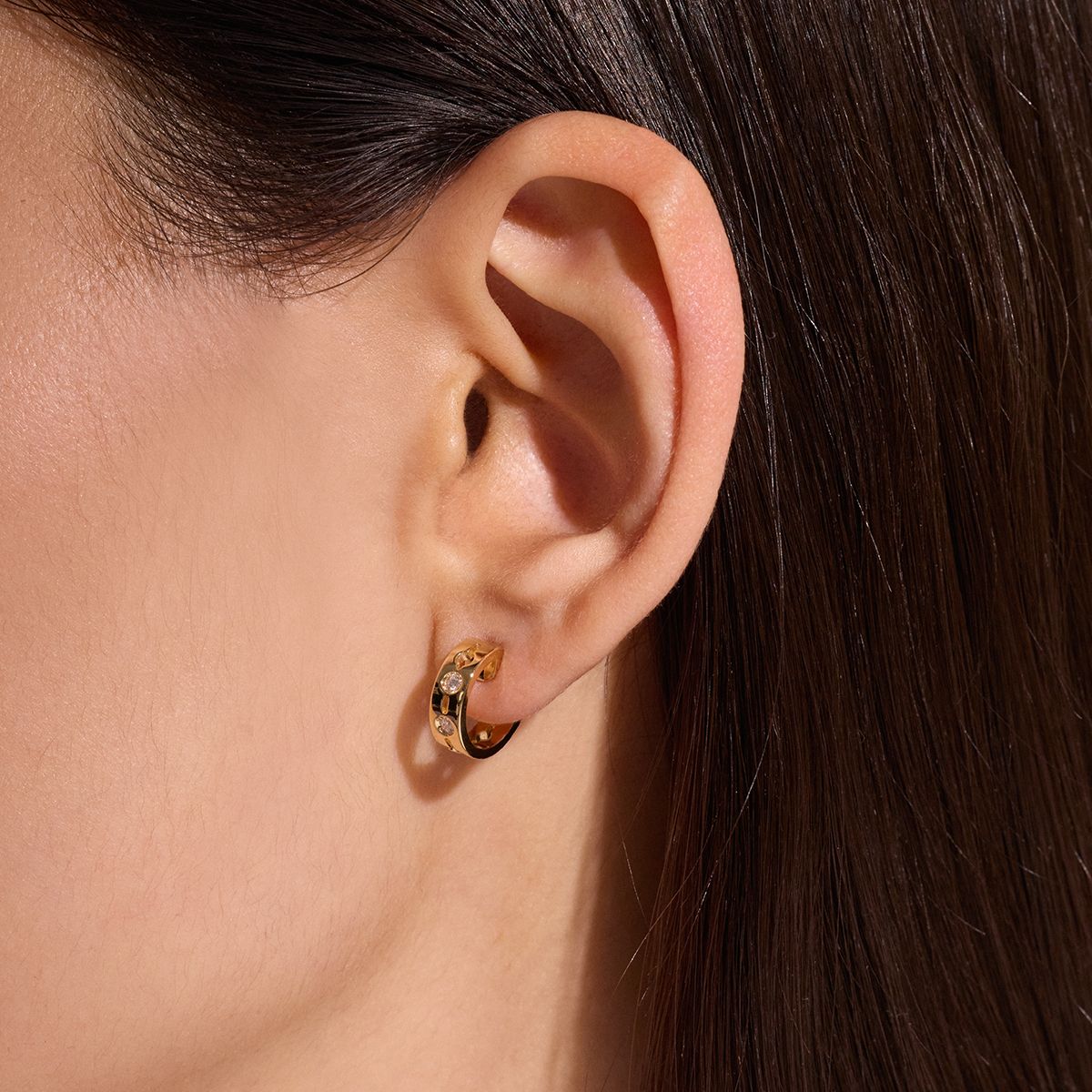 Dinh Van 18K Yellow Gold Pulse 0.05cttw Diamond Mono Hoop Earring