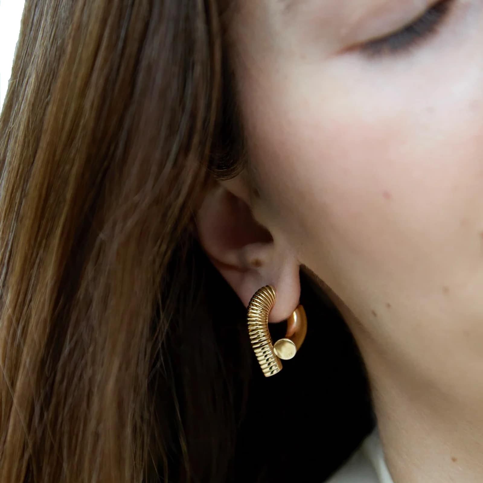 Tabayer Oera 18K Yellow Gold Half Ribbed Hoop Earrings