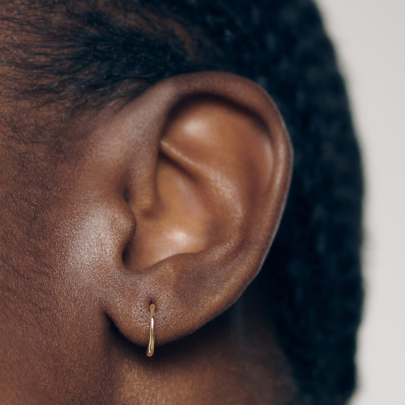 Monica Vinader MV Siren™ Mini Huggie Earrings 14ct Solid Gold Monica Vinader MV Siren™ Mini Huggie Earrings 14ct Solid Gold