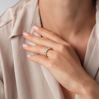 Goldsmiths 18ct Yellow Gold 2.00cttw Brilliant Cut Lab Grown Diamond 7 Stone Ring Goldsmiths 18ct Yellow Gold 2.00cttw Brilliant Cut Lab Grown Diamond 7 Stone Ring