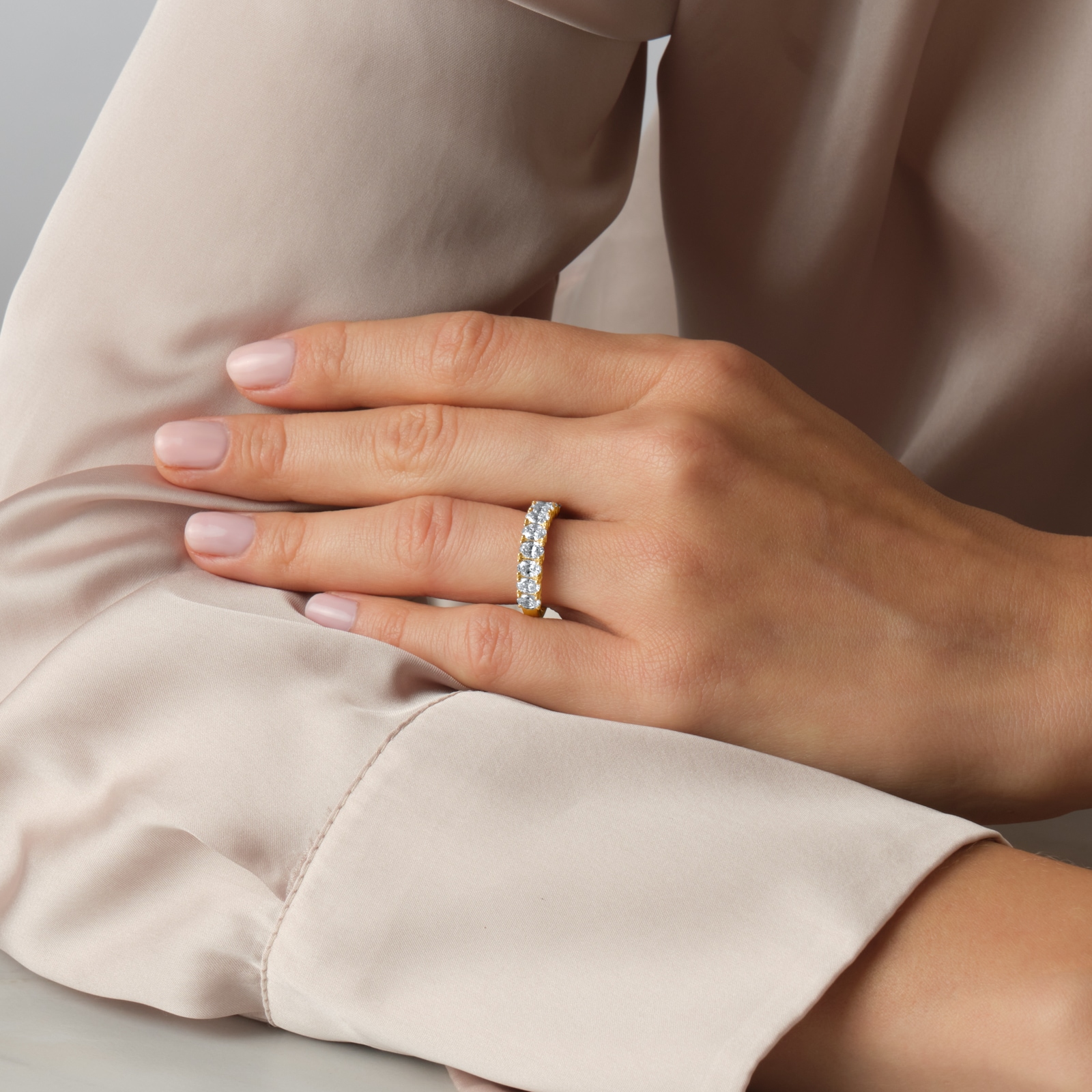 Goldsmiths 18ct Yellow Gold 1.50cttw Oval Cut Lab Grown Diamond 9 Stone Ring Goldsmiths 18ct Yellow Gold 1.50cttw Oval Cut Lab Grown Diamond 9 Stone Ring