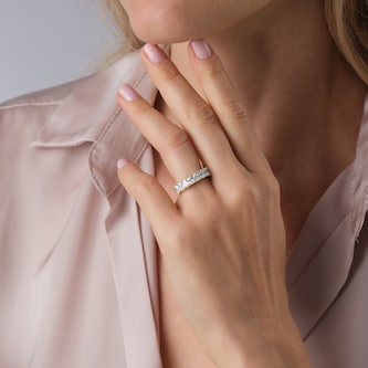 Goldsmiths 18ct Yellow Gold 2.00cttw Oval Cut Lab Grown Diamond 9 Stone Ring Goldsmiths 18ct Yellow Gold 2.00cttw Oval Cut Lab Grown Diamond 9 Stone Ring