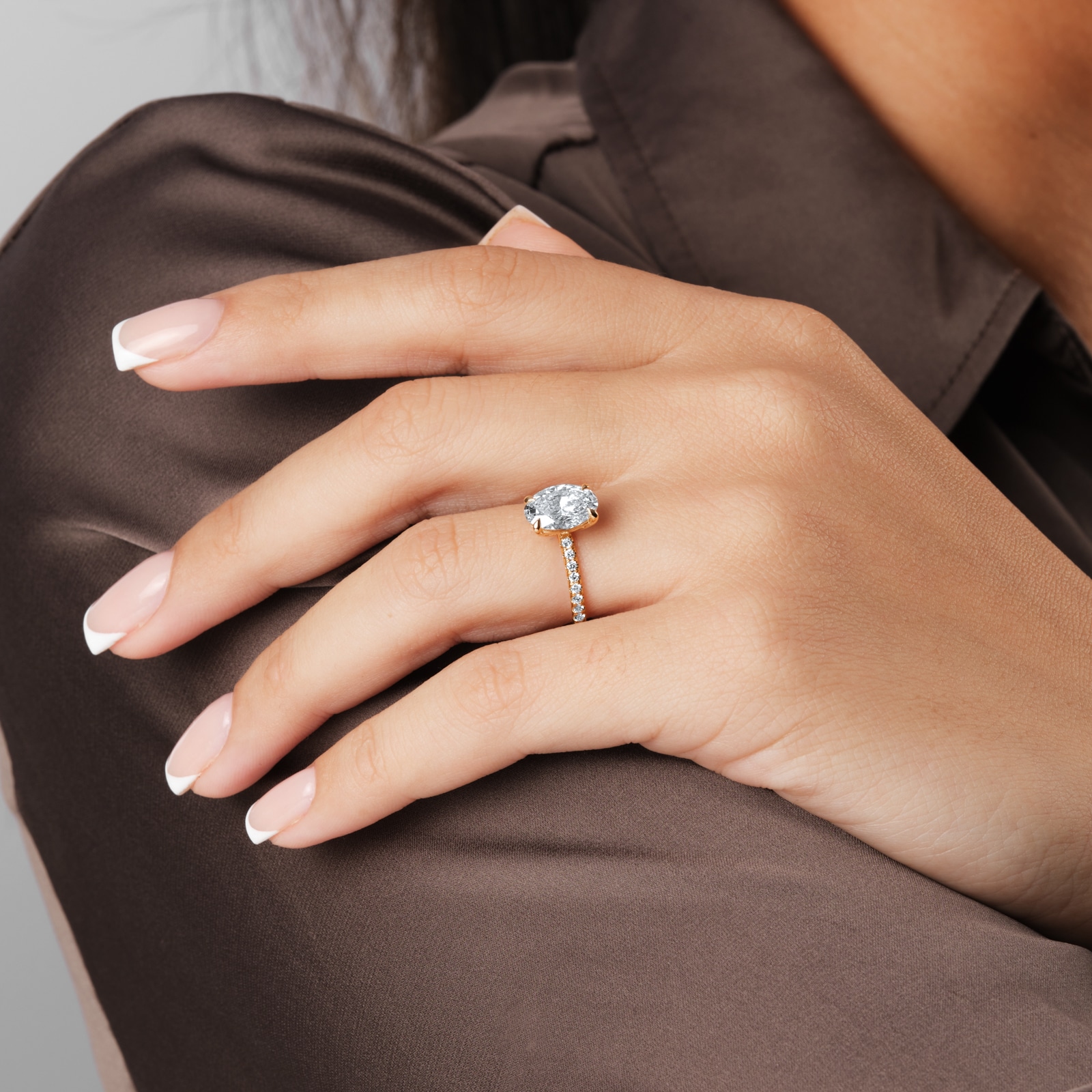 Best Luxury 
18ct Yellow Gold 2.20cttw Oval Lab Grown Diamond Set Shoulder Solitaire Engagement Ring