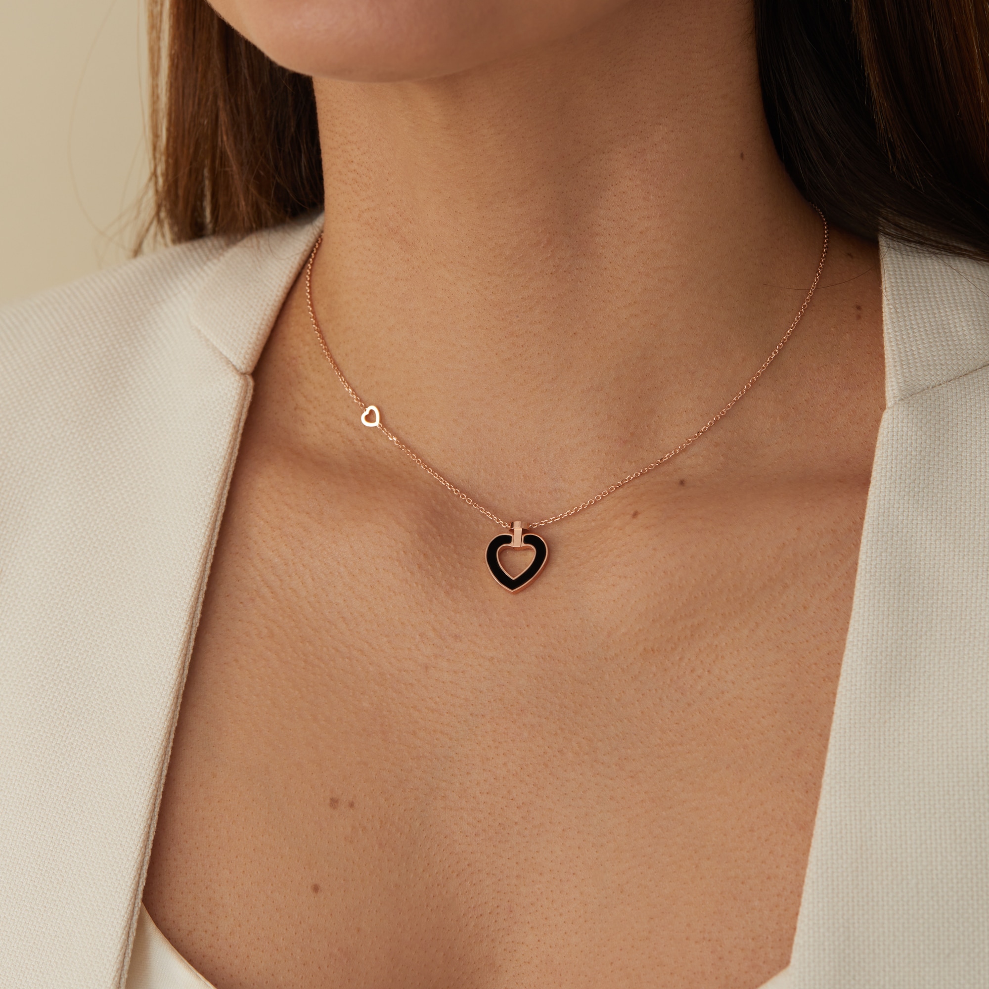 Fred Pretty Woman 18ct Rose Gold Mother of Pearl & Onyx Necklace Fred Pretty Woman 18ct Rose Gold Mother of Pearl & Onyx Necklace