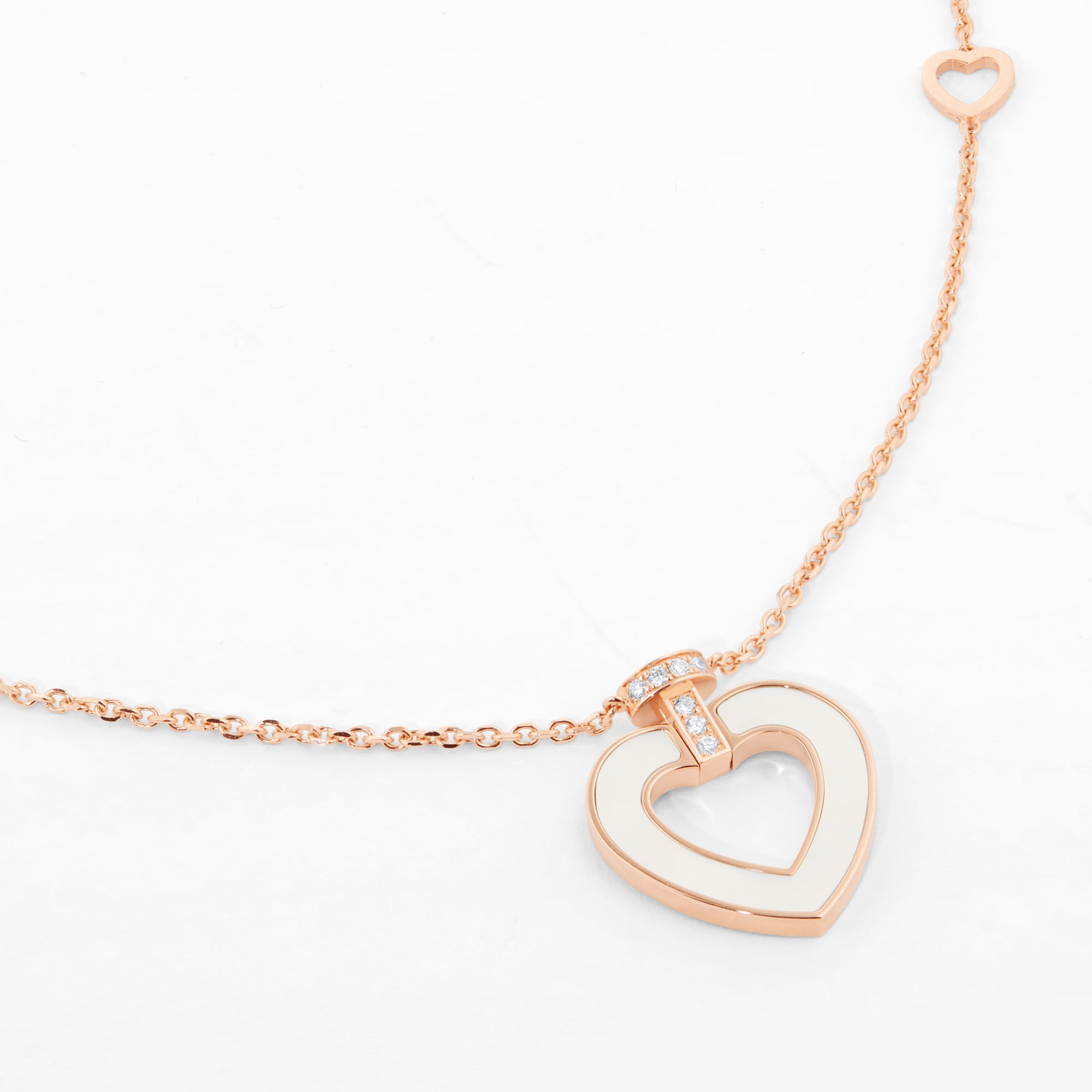 Fred Pretty Woman 18ct Rose Gold Mother of Pearl & Onyx Necklace Fred Pretty Woman 18ct Rose Gold Mother of Pearl & Onyx Necklace