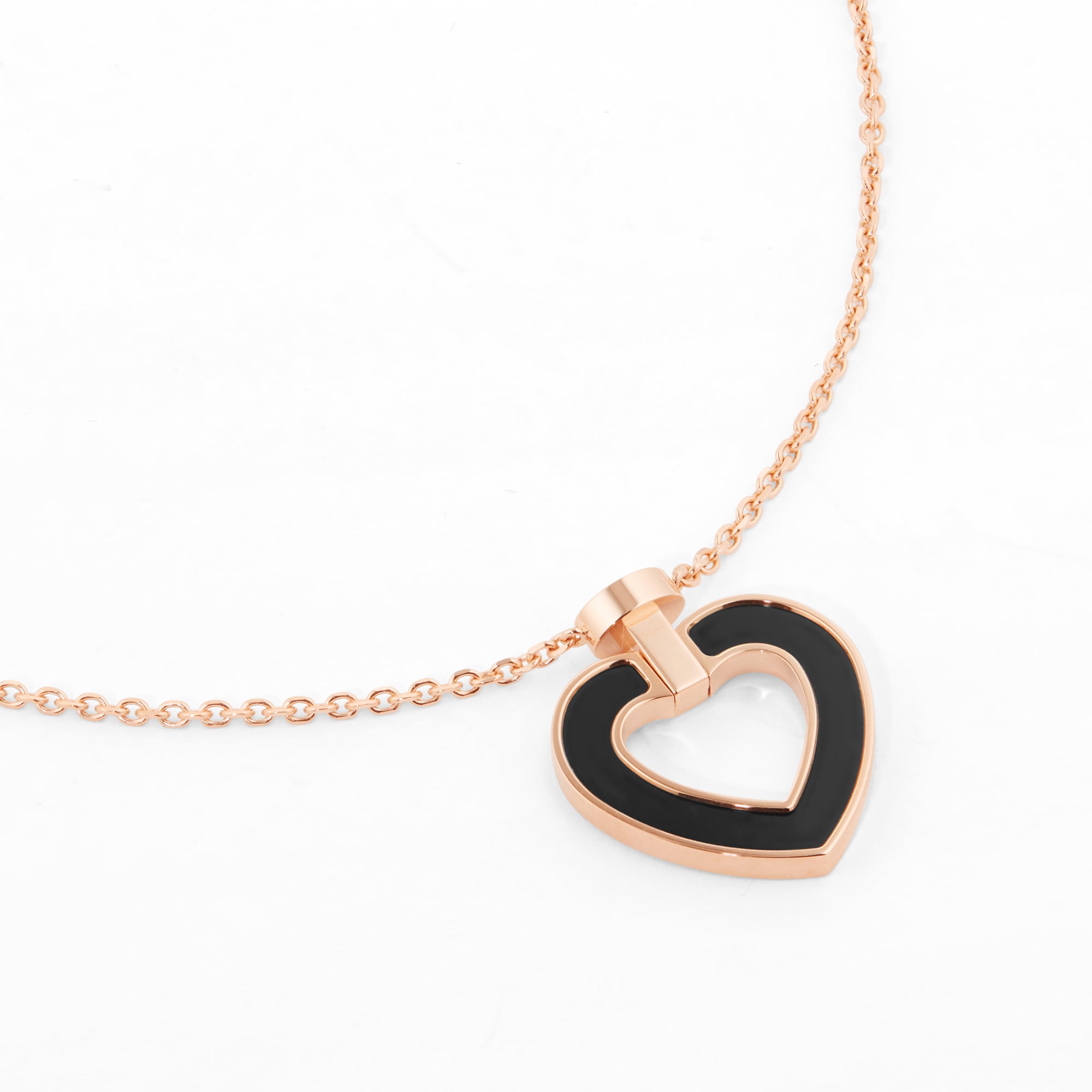 Fred Pretty Woman 18ct Rose Gold Mother of Pearl & Onyx Necklace Fred Pretty Woman 18ct Rose Gold Mother of Pearl & Onyx Necklace
