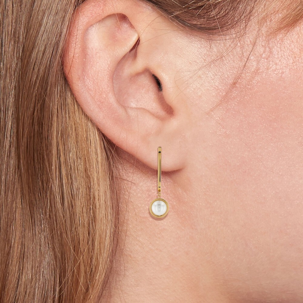 Tommy Hilfiger Ladies Yellow Gold Coloured Pearl Drop Earrings Tommy Hilfiger Ladies Yellow Gold Coloured Pearl Drop Earrings