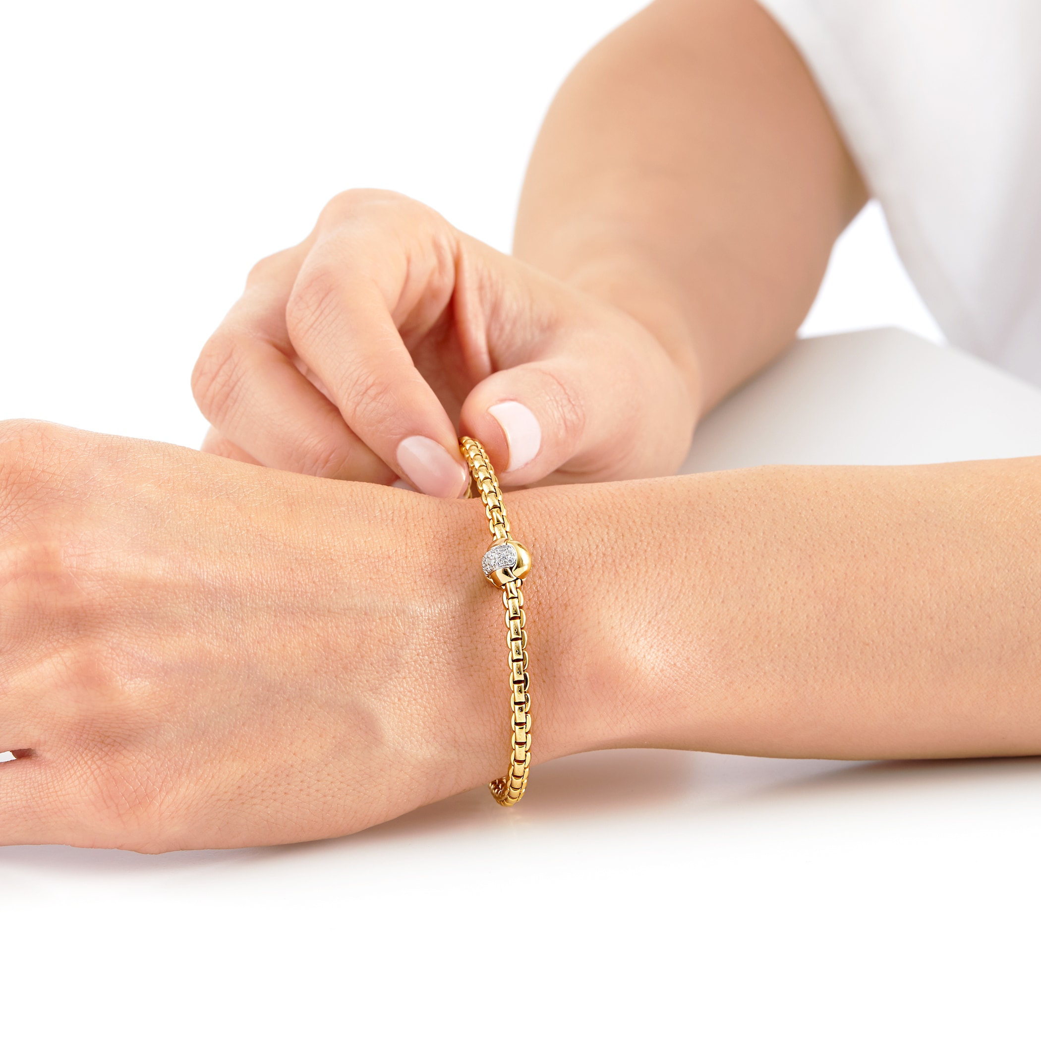 FOPE 18ct Yellow Gold Eka Tiny Diamond Bracelet FOPE 18ct Yellow Gold Eka Tiny Diamond Bracelet