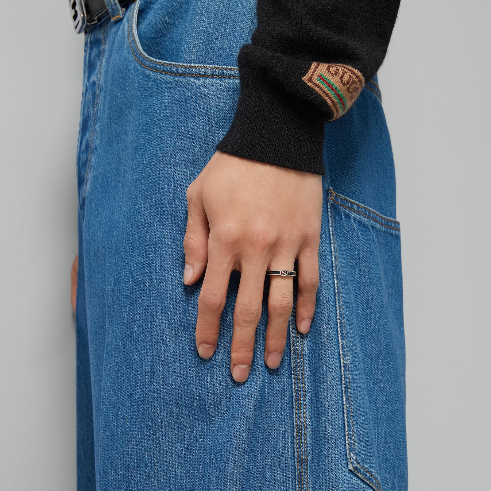 Gucci Gucci Interlocking Sterling Silver and Black Enamel Ring Size 7.25