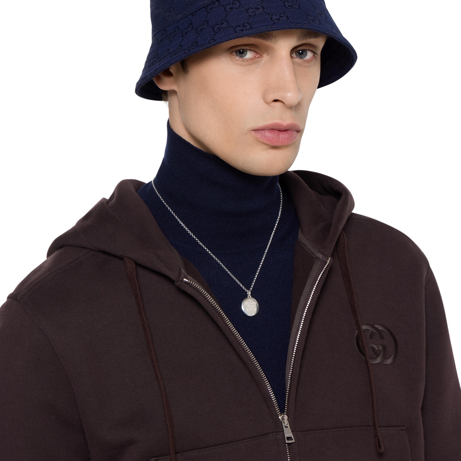 Gucci Blind For Love Sterling Silver Round Pendant Necklace Gucci Blind For Love Sterling Silver Round Pendant Necklace