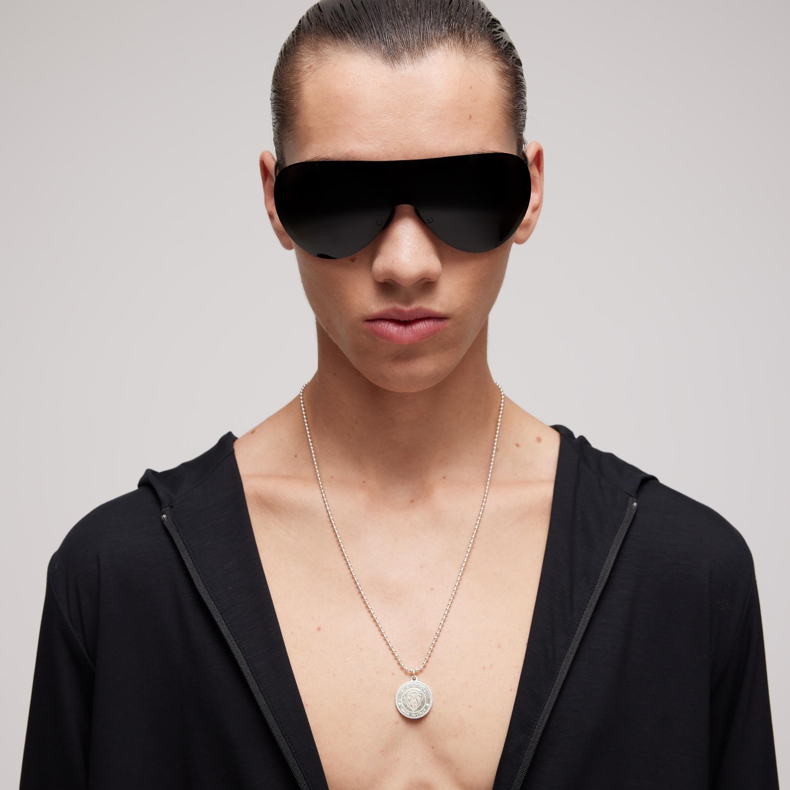 Gucci Gucci Crest Sterling Silver Pendant Necklace Gucci Gucci Crest Sterling Silver Pendant Necklace
