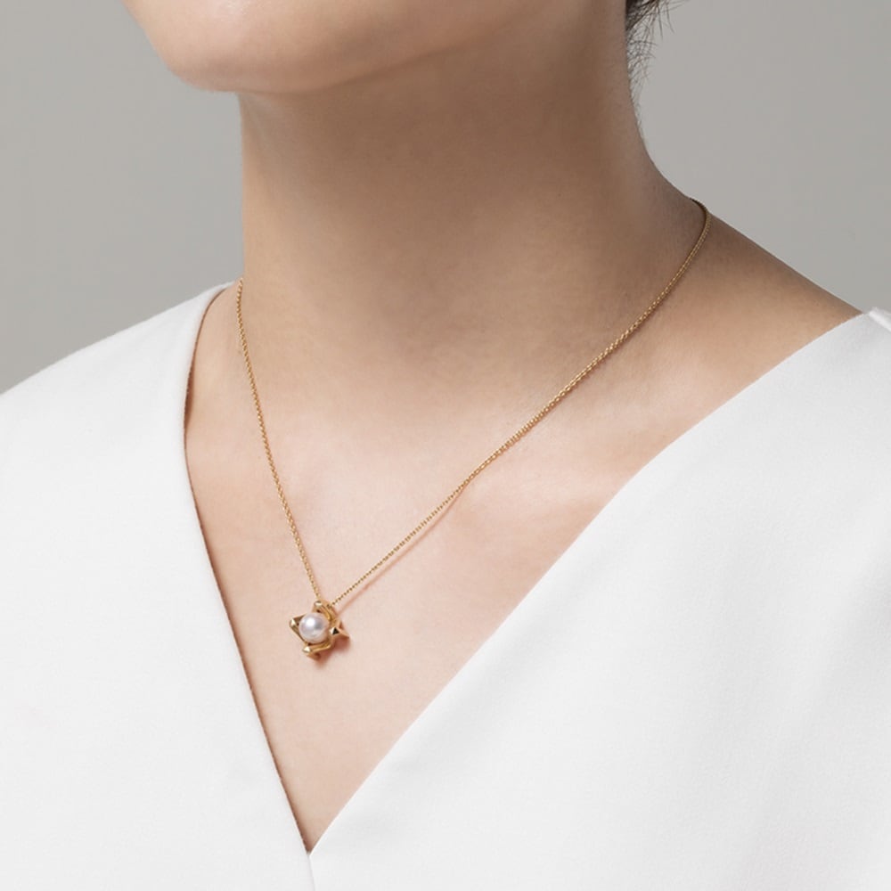 Mikimoto M Collection 18ct Yellow Gold 7.5mm Akoya Pearl Pendant Mikimoto M Collection 18ct Yellow Gold 7.5mm Akoya Pearl Pendant