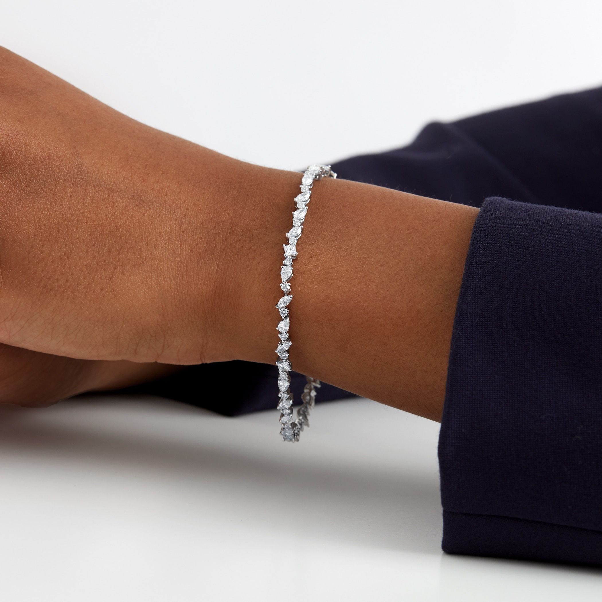 Mappin & Webb Riveret 18ct White Gold 3.30cttw Mixed Cut Diamond Bracelet Mappin & Webb Riveret 18ct White Gold 3.30cttw Mixed Cut Diamond Bracelet