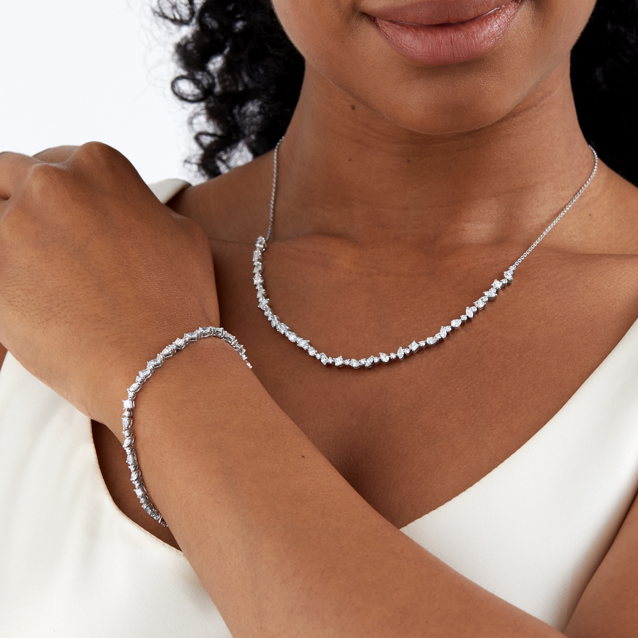Mappin & Webb Riveret 18ct White Gold 3.30cttw Mixed Cut Diamond Bracelet Mappin & Webb Riveret 18ct White Gold 3.30cttw Mixed Cut Diamond Bracelet