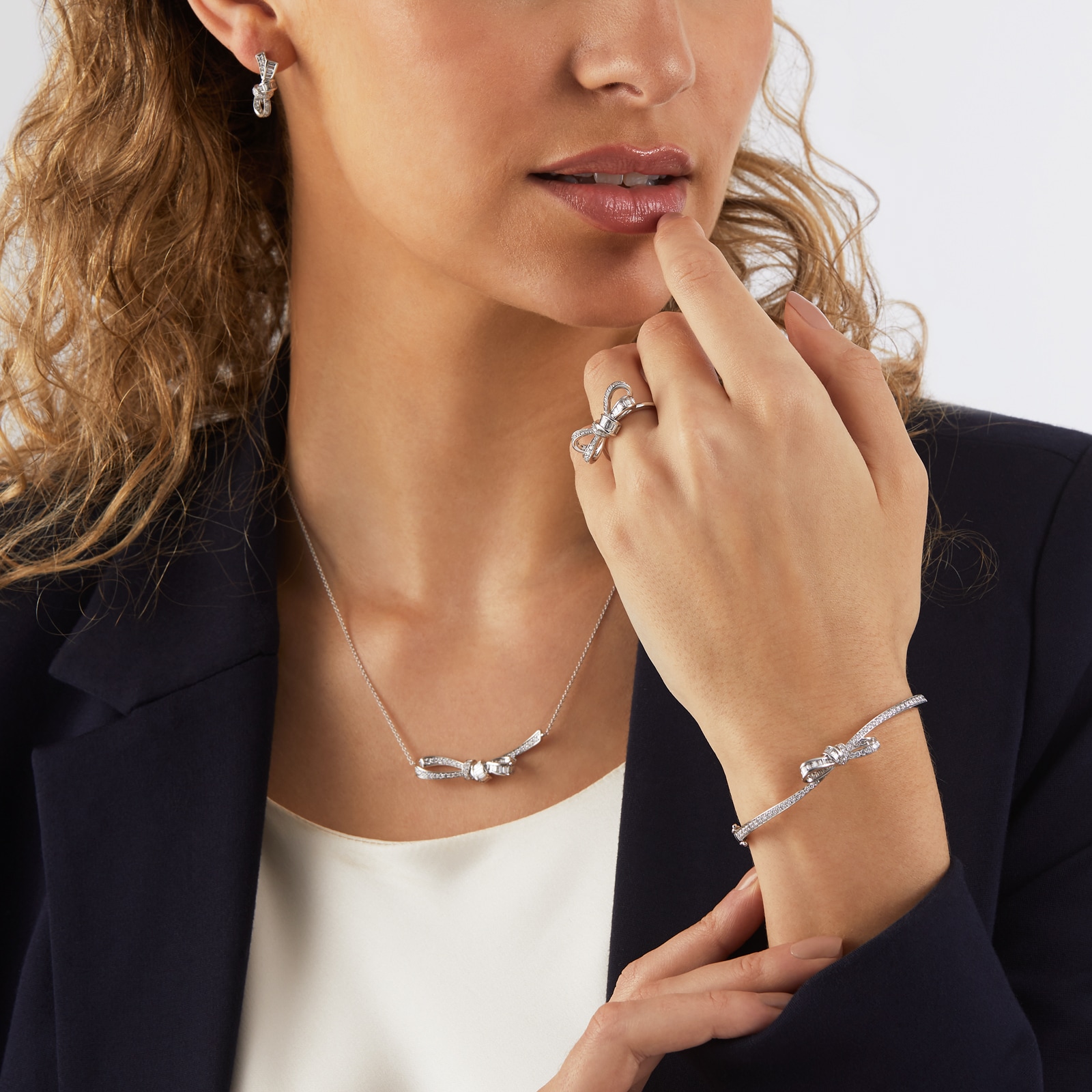 Mappin & Webb Limited Edition Renee 18ct White Gold 1.00cttw Ribbon Ring - Ring Size I Mappin & Webb Limited Edition Renee 18ct White Gold 1.00cttw Ribbon Ring - Ring Size I