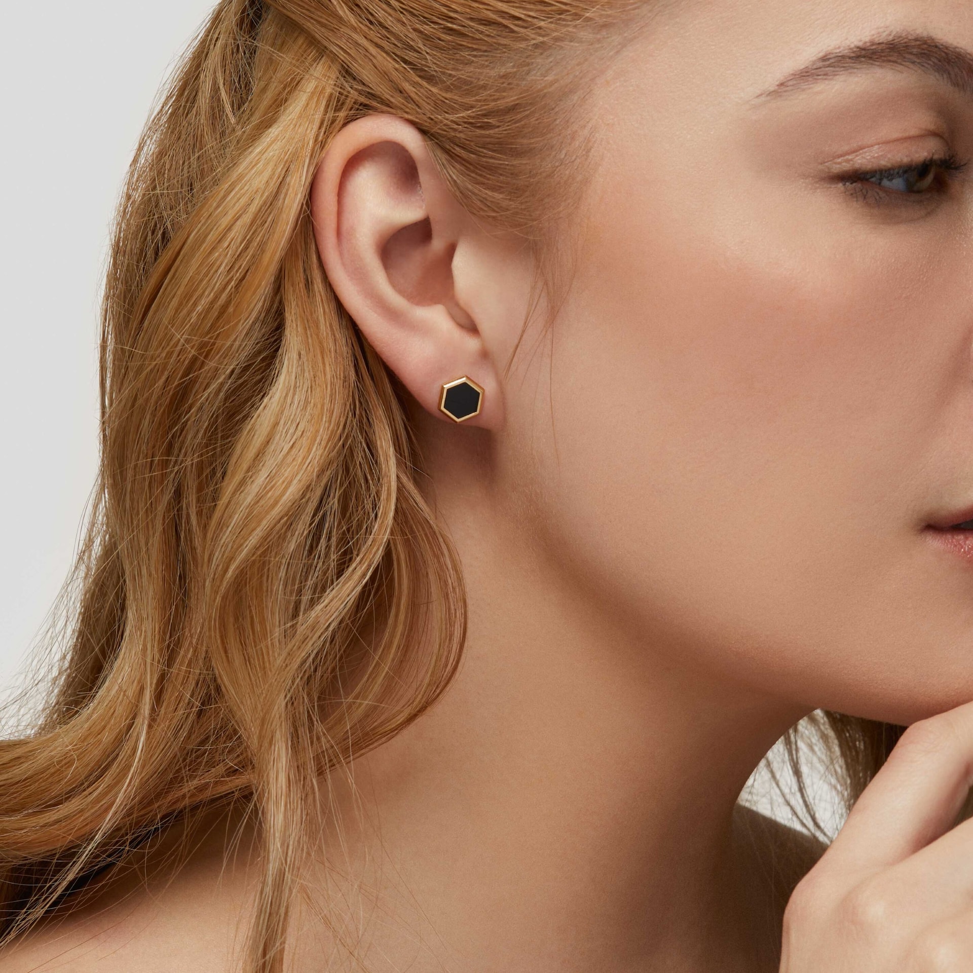 Bijoux Birks 18k Yellow Gold Black Onyx Bee Chic Stud Earrings Bijoux Birks 18k Yellow Gold Black Onyx Bee Chic Stud Earrings