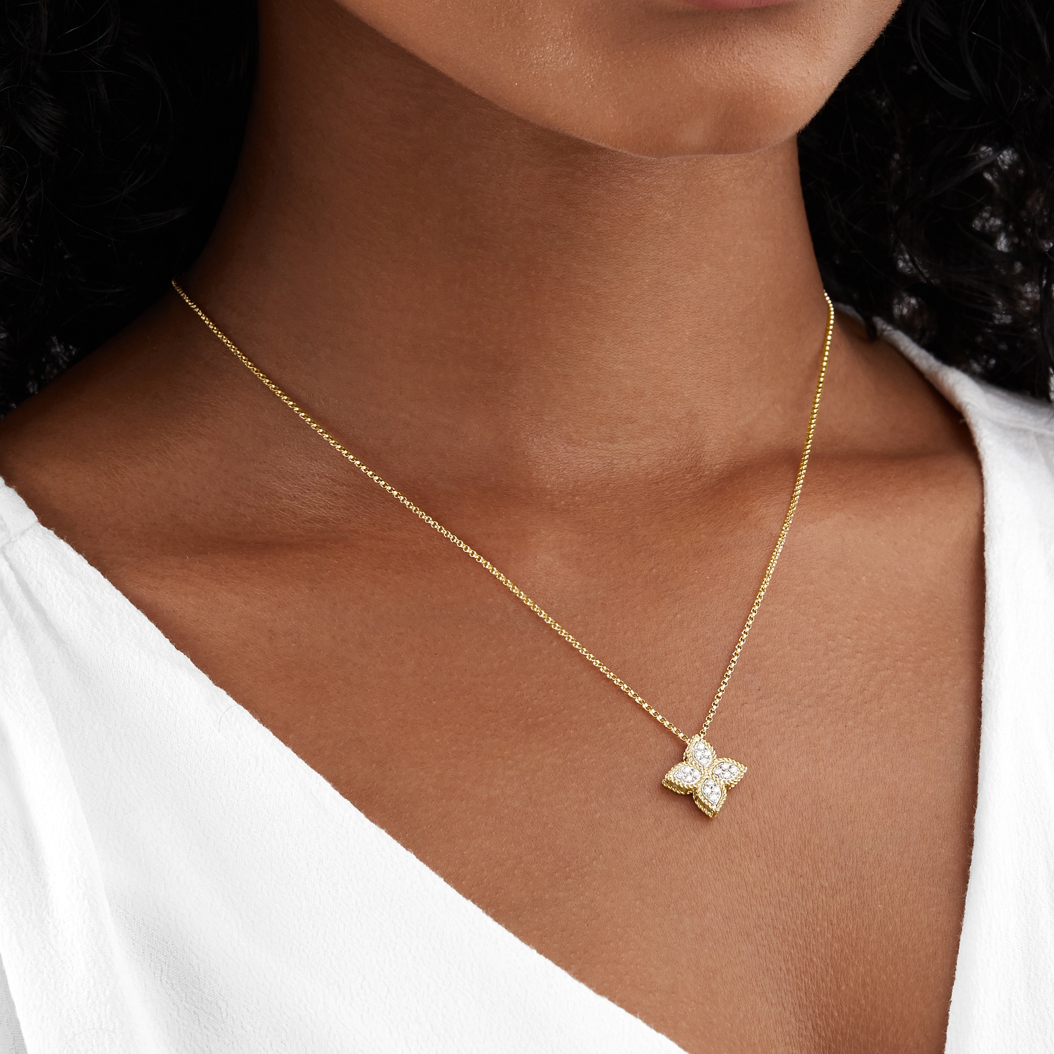 Roberto Coin Princess Flower 18ct Yellow Gold 0.18ct Diamond Pendant Necklace Roberto Coin Princess Flower 18ct Yellow Gold 0.18ct Diamond Pendant Necklace