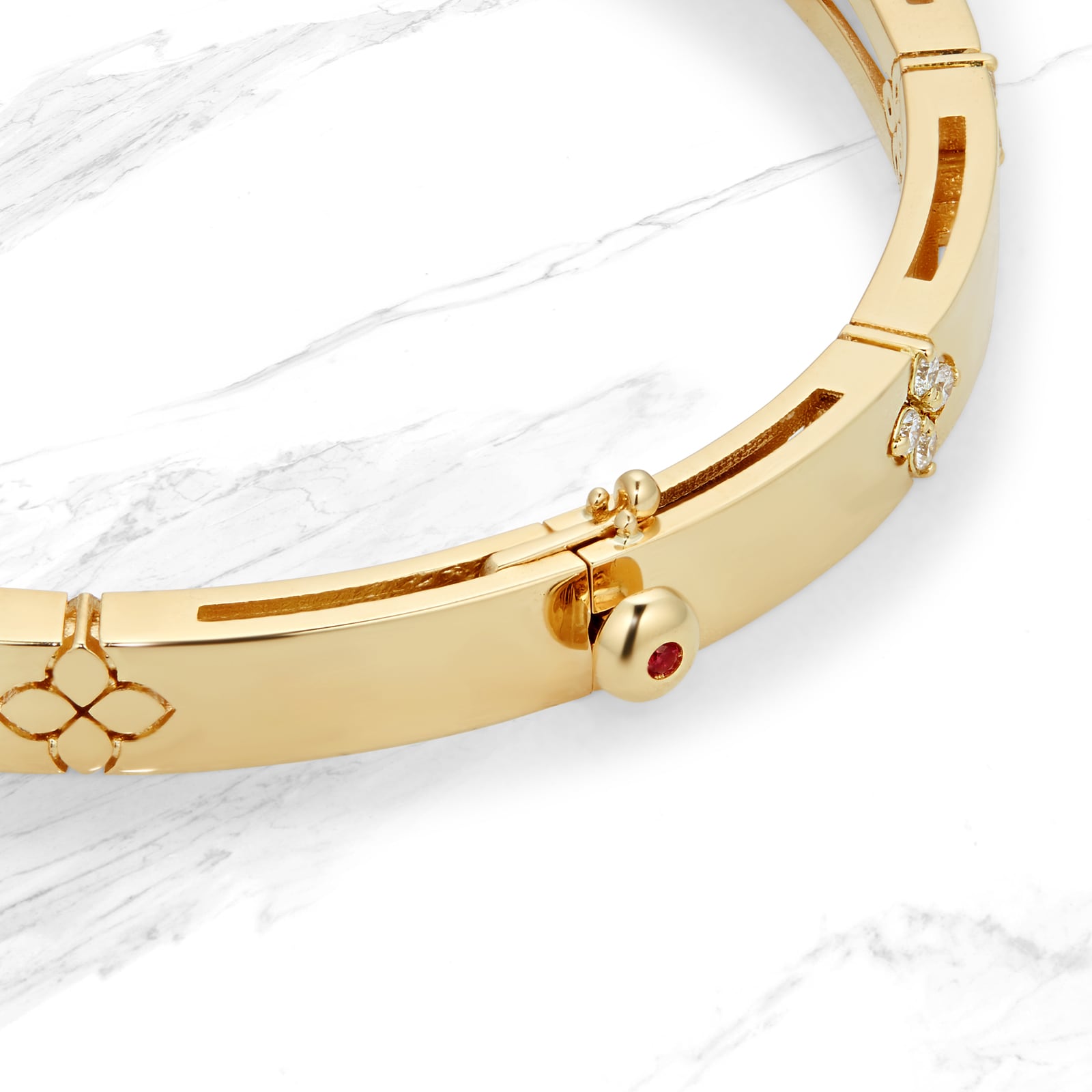 Roberto Coin Love In Verona 18ct Yellow Gold 0.19ct Diamond Bangle Roberto Coin Love In Verona 18ct Yellow Gold 0.19ct Diamond Bangle