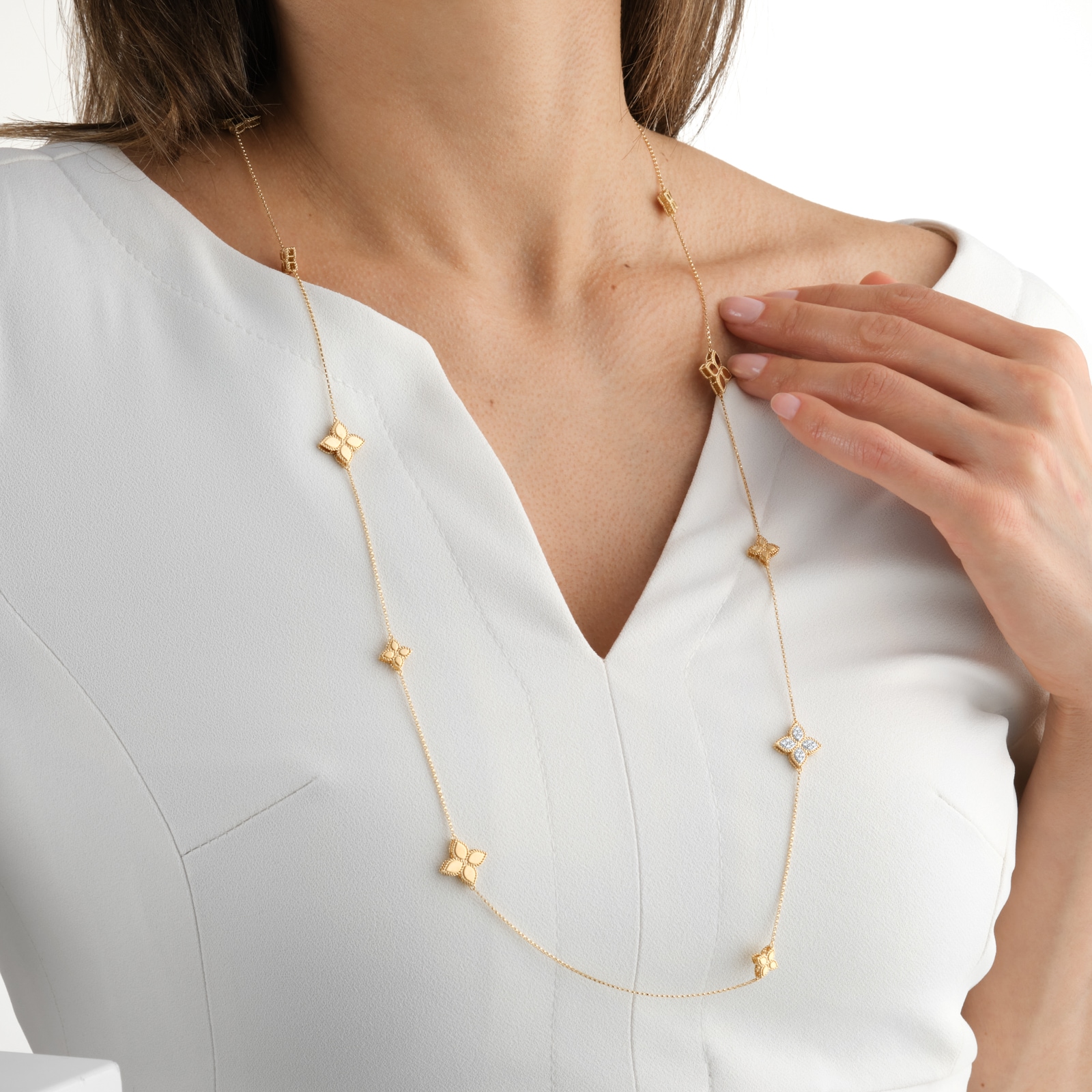 Roberto Coin Princess Flower 18ct Yellow Gold Black Jade & 0.18ct Diamond Long Necklace Roberto Coin Princess Flower 18ct Yellow Gold Black Jade & 0.18ct Diamond Long Necklace