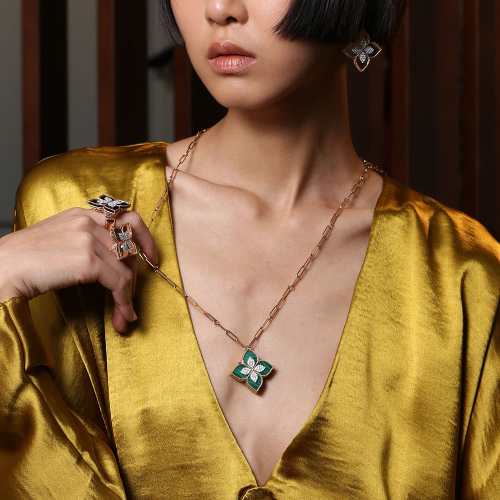 Roberto Coin Princess Flower 18ct Rose Gold Malachite
0.72ct Diamond Pendant Necklace Roberto Coin Princess Flower 18ct Rose Gold Malachite
0.72ct Diamond Pendant Necklace