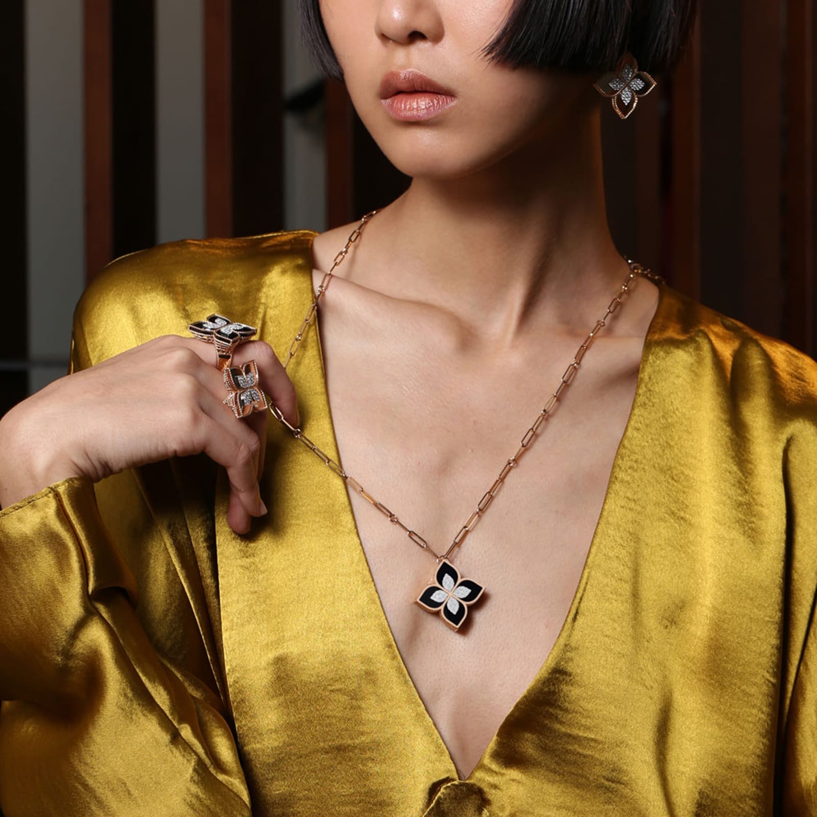 Roberto Coin Princess Flower 18ct Rose Gold Black Jade
0.72ct Diamond Pendant Necklace Roberto Coin Princess Flower 18ct Rose Gold Black Jade
0.72ct Diamond Pendant Necklace