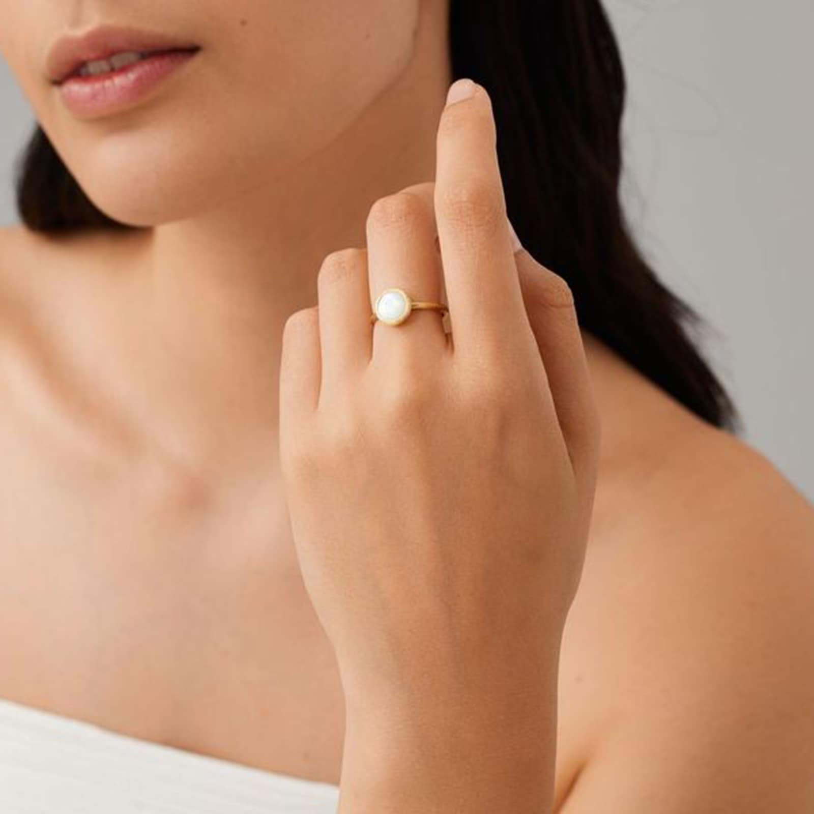Marco Bicego 18K Yellow Gold Mother Of Pearl Ring - Size 7 Marco Bicego 18K Yellow Gold Mother Of Pearl Ring - Size 7