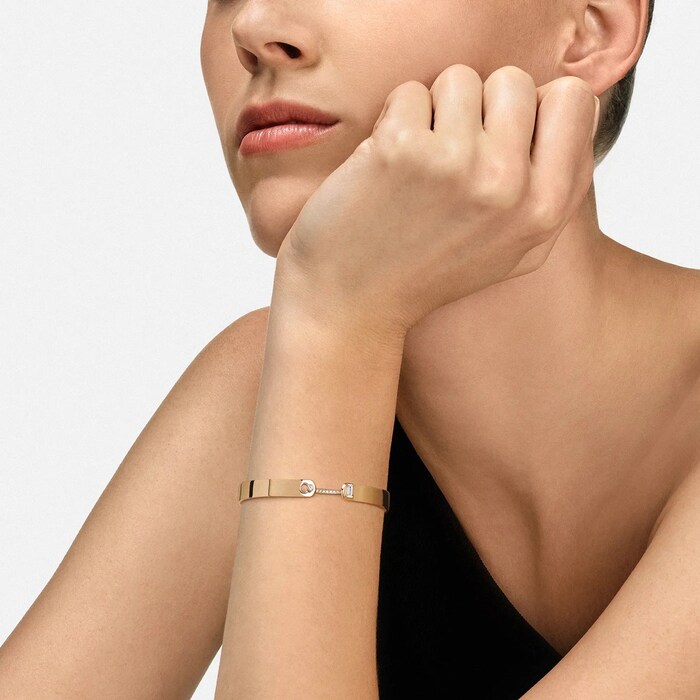 Nouvel Heritage Dinner Date GM Mood 18K Yellow Gold Bangle - Size Medium