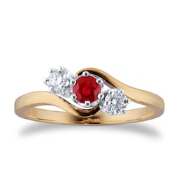 37893025 - 18ct Yellow Gold Ruby And Diamond 3 Stone Ring