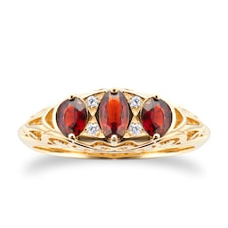 37893066 - 9ct Yellow Gold Victorian Style 3 Stone Garnet & Diamond Ring