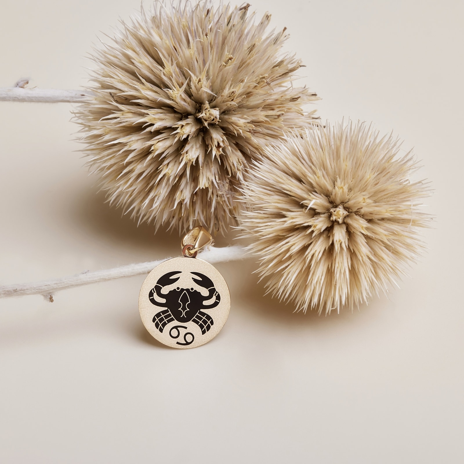 AMOR 9ct Yellow Gold Cancer Zodiac Pendant AMOR 9ct Yellow Gold Cancer Zodiac Pendant