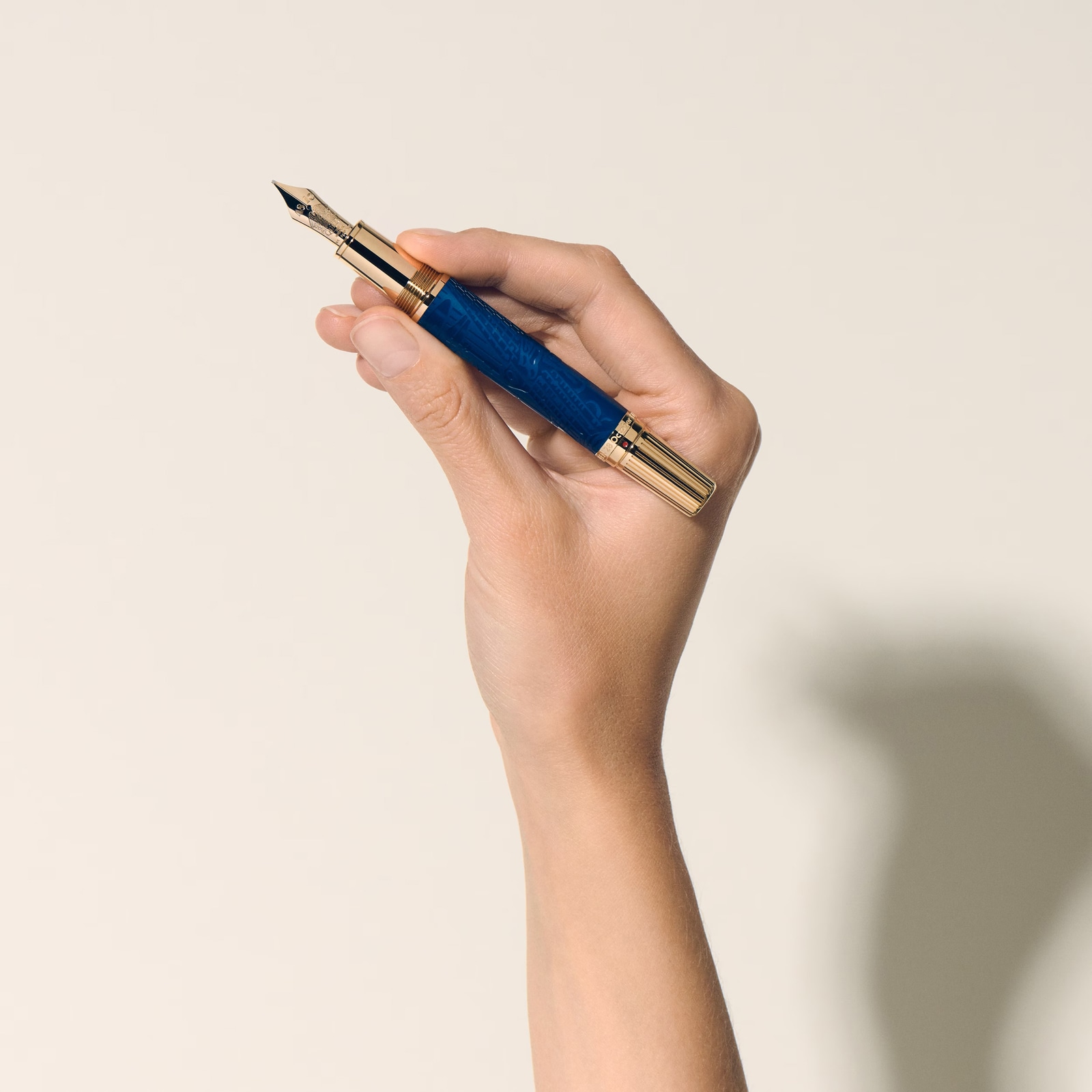 Montblanc Great Characters Homepage To Queen Special Edition Fountain Pen