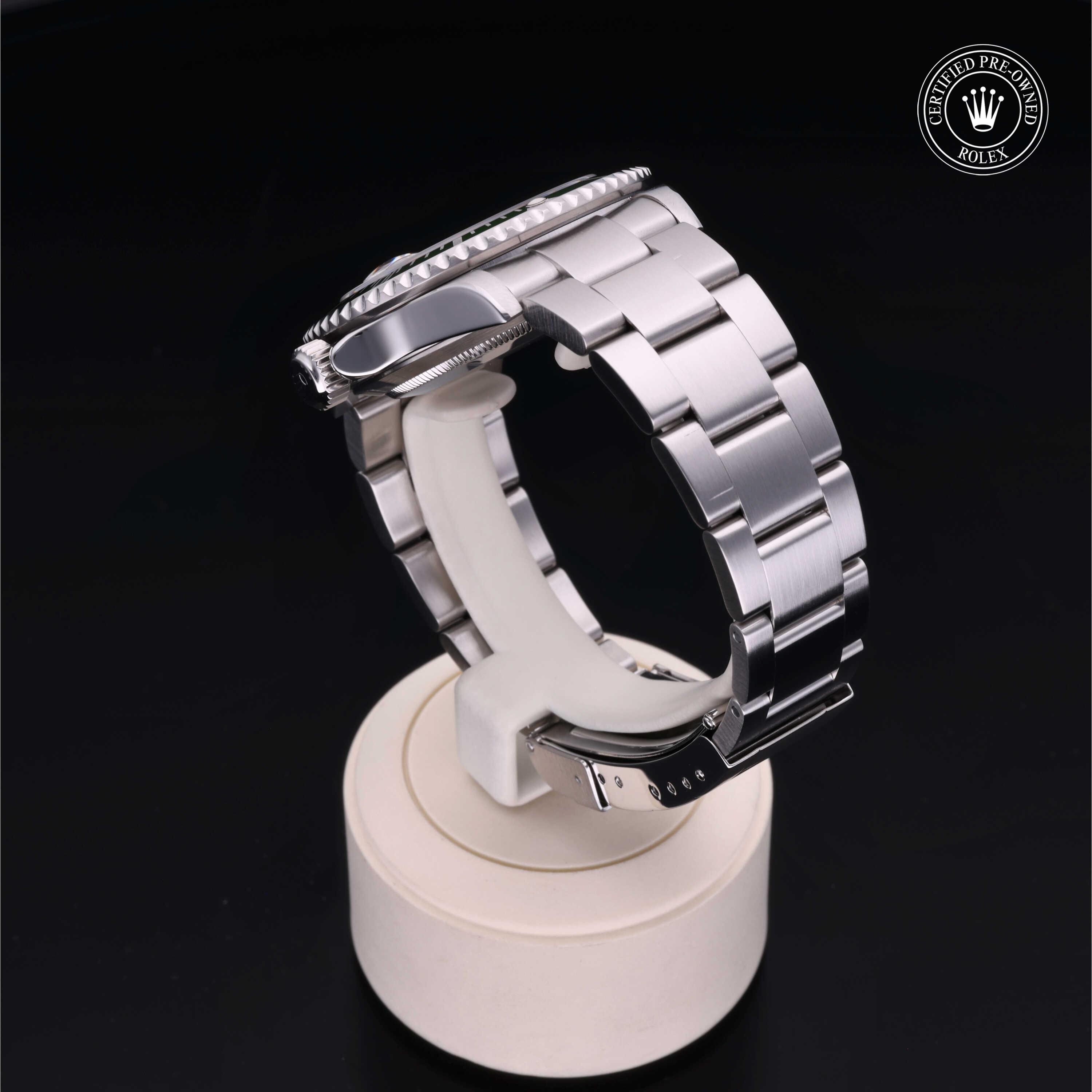 Submariner Date alternate view 4