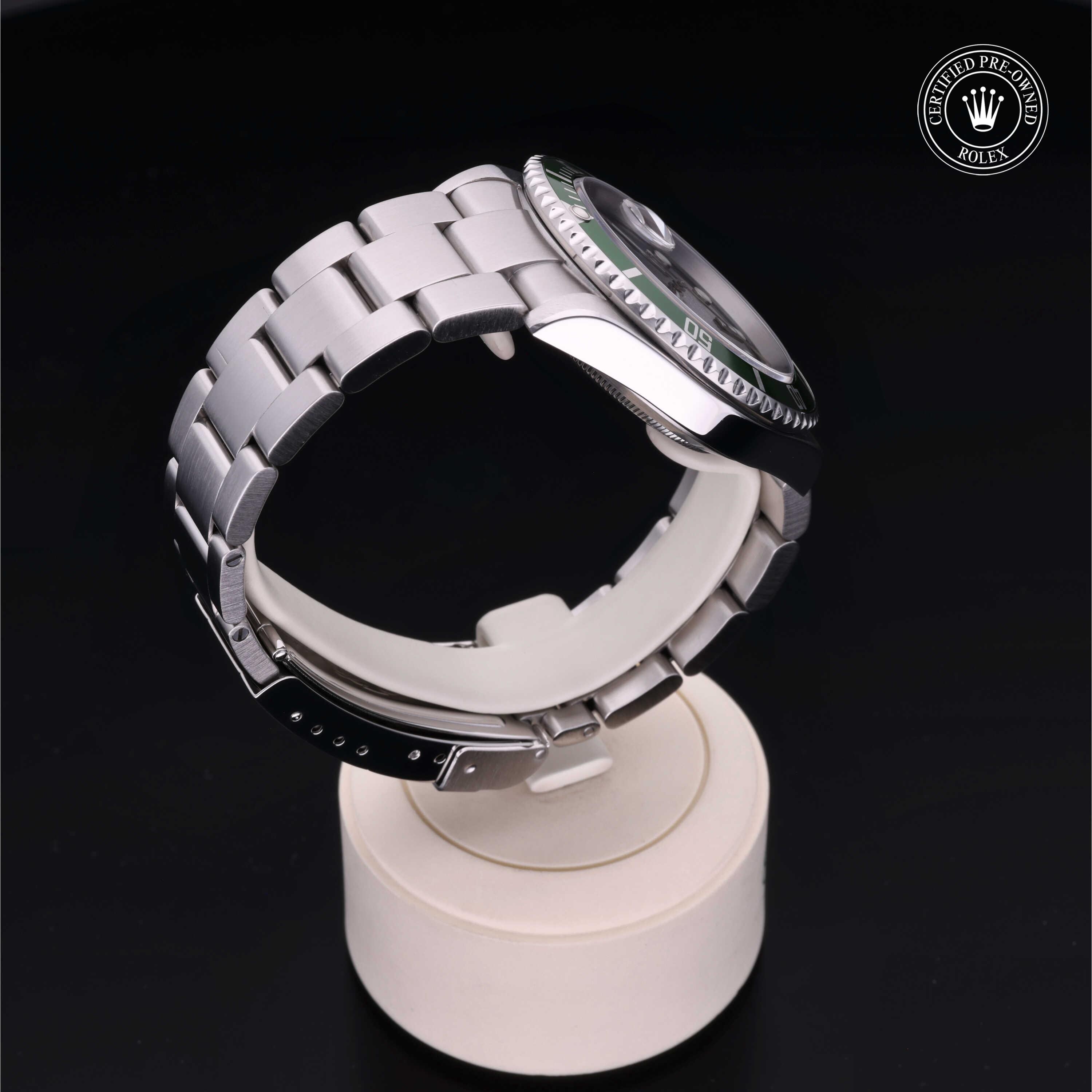 Submariner Date alternate view 5