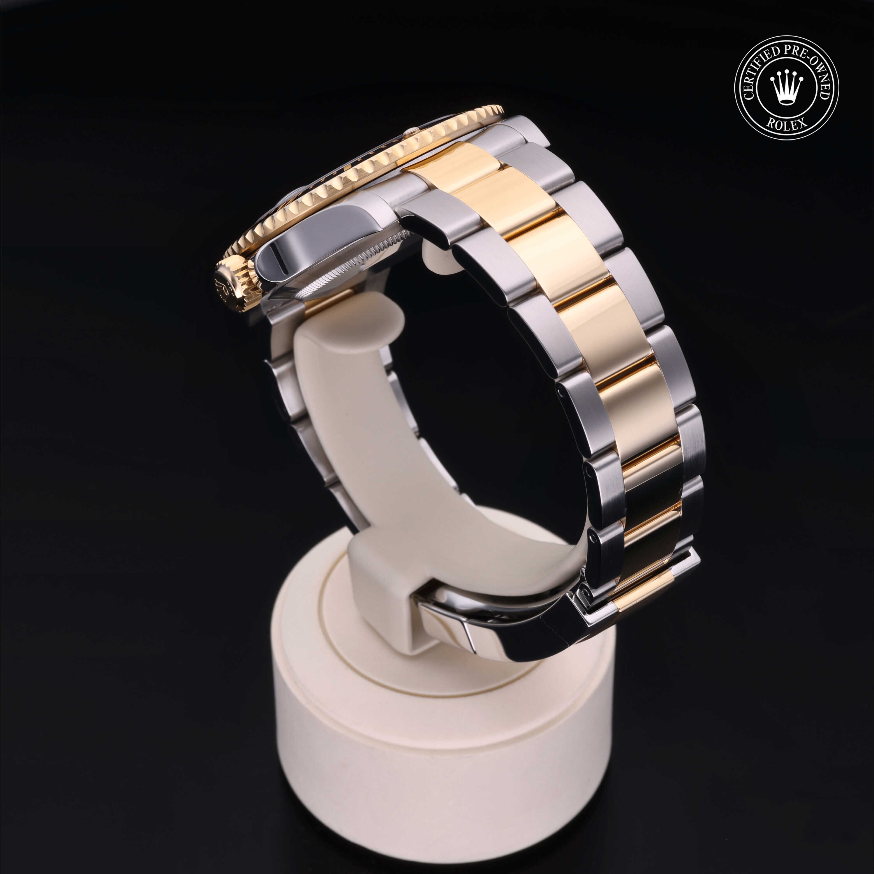 Submariner Date alternate view 4