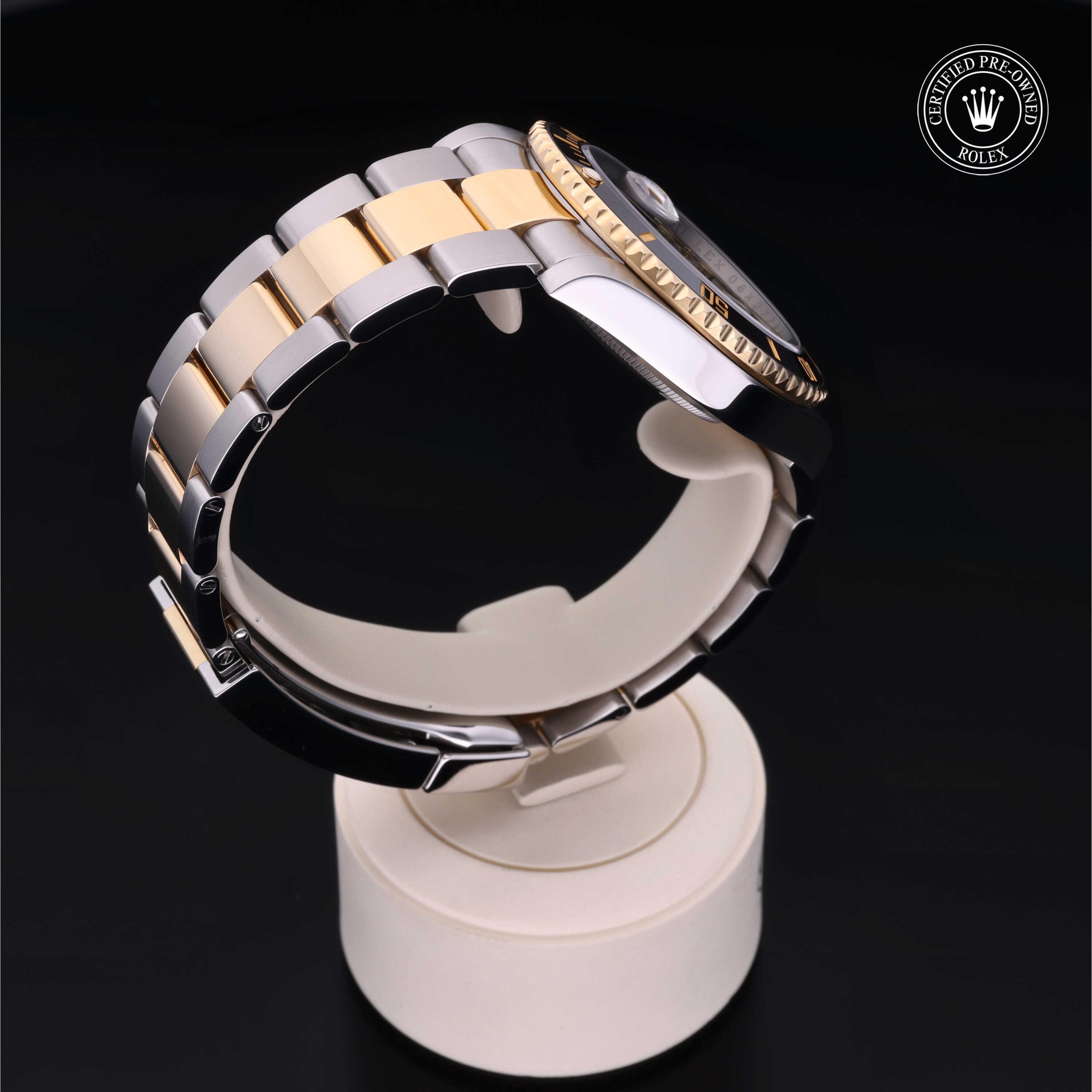 Submariner Date alternate view 5