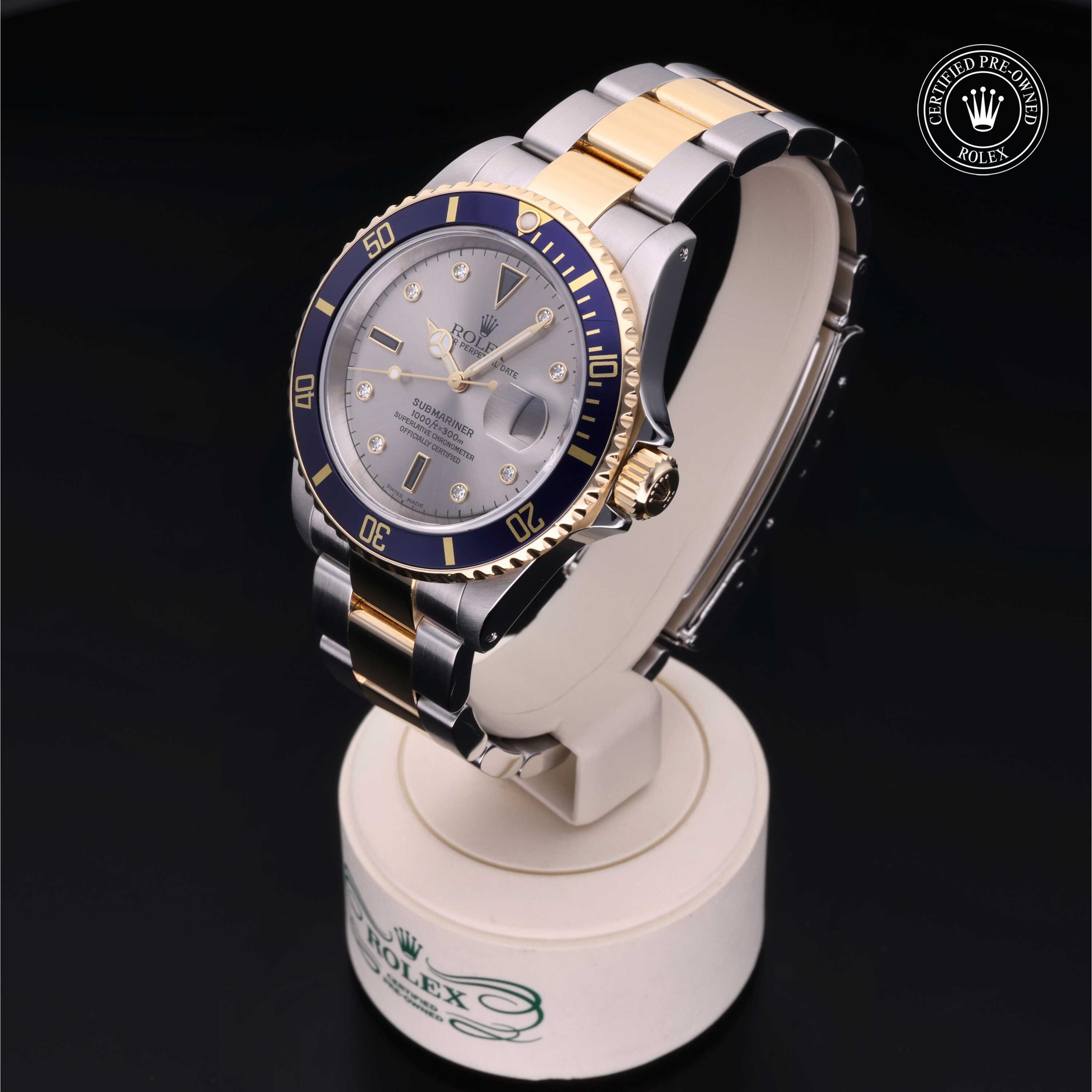 Submariner Date alternate view 3