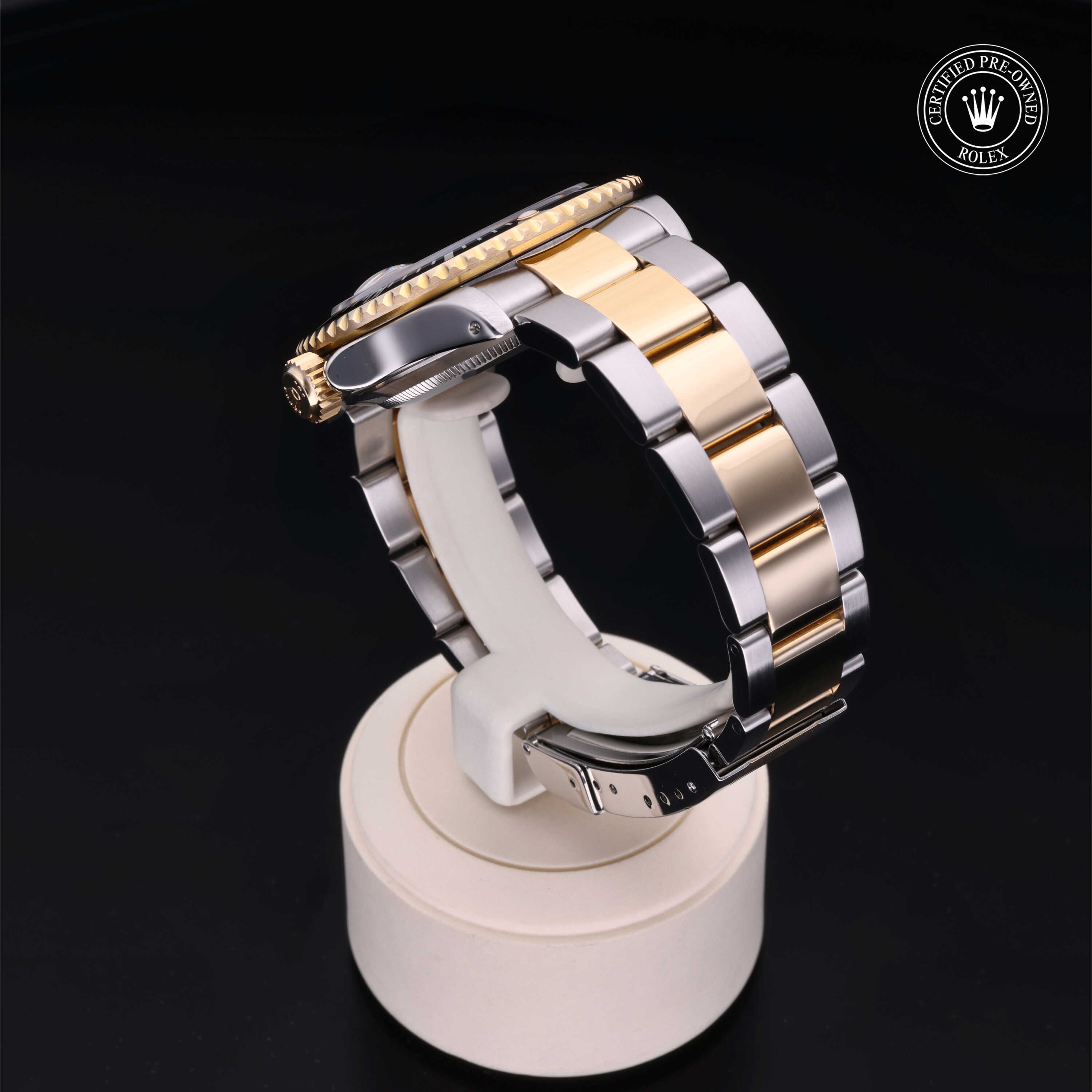 Submariner Date alternate view 4