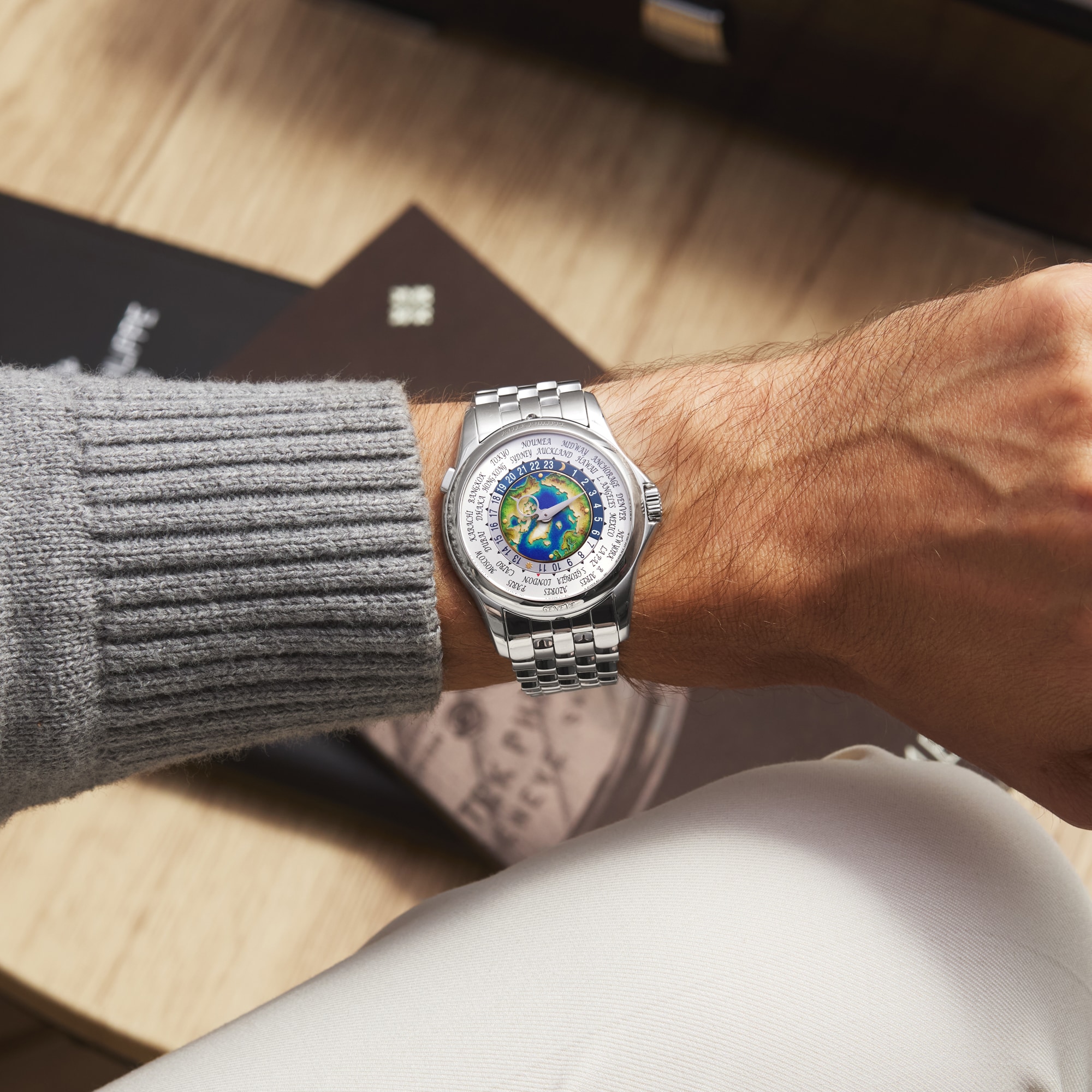 Pre-Owned Patek Philippe World Time 39.5MM Platinum Pre-Owned Patek Philippe World Time 39.5MM Platinum