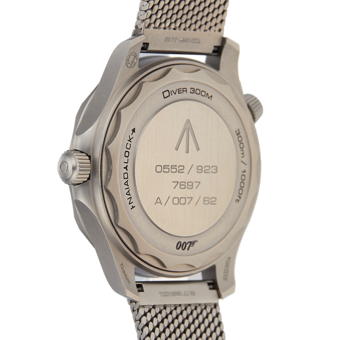 Pre-Owned Omega Seamaster Diver 300M '007 Edition' Mens Watch 210.90.42.20.01.001