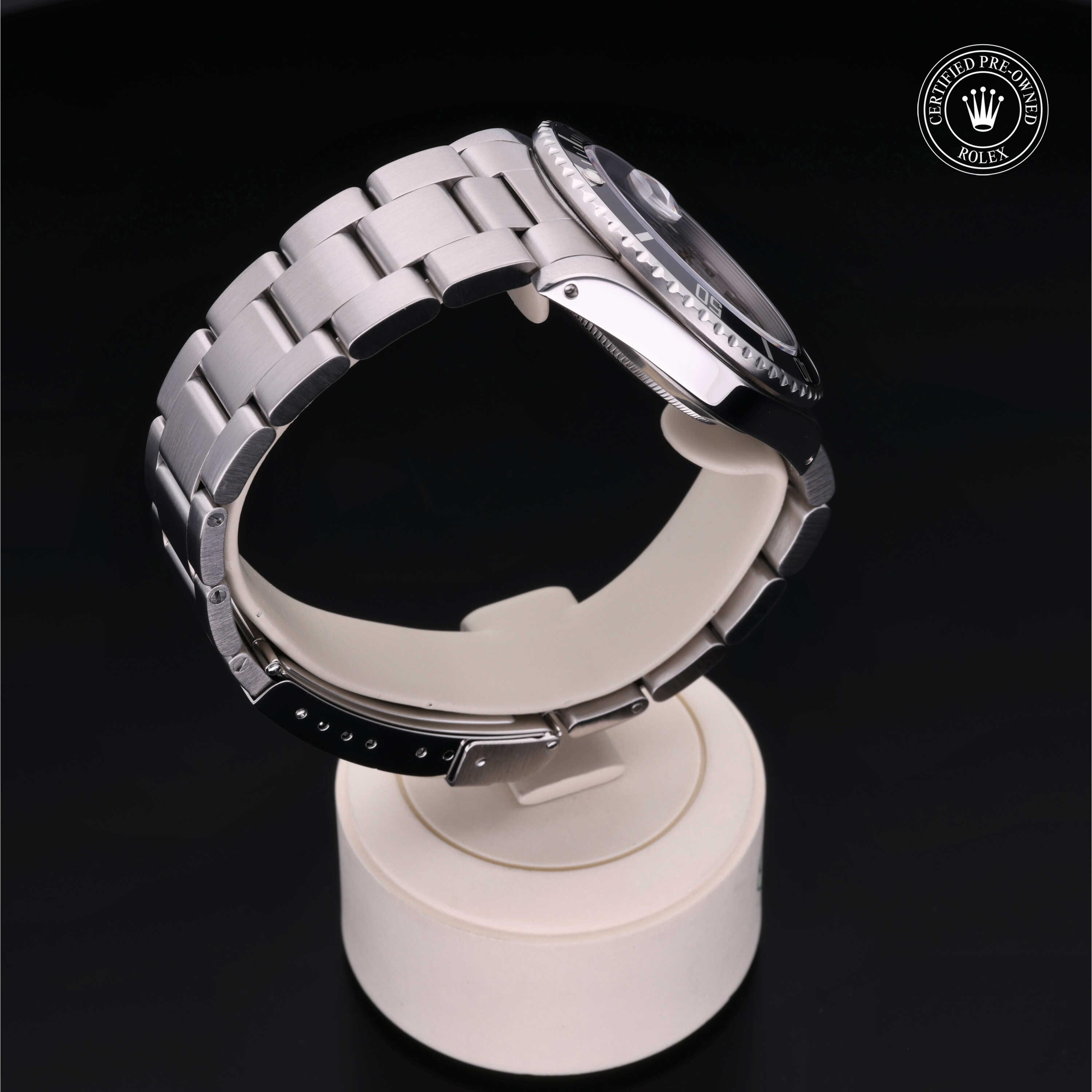 Submariner Date alternate view 5