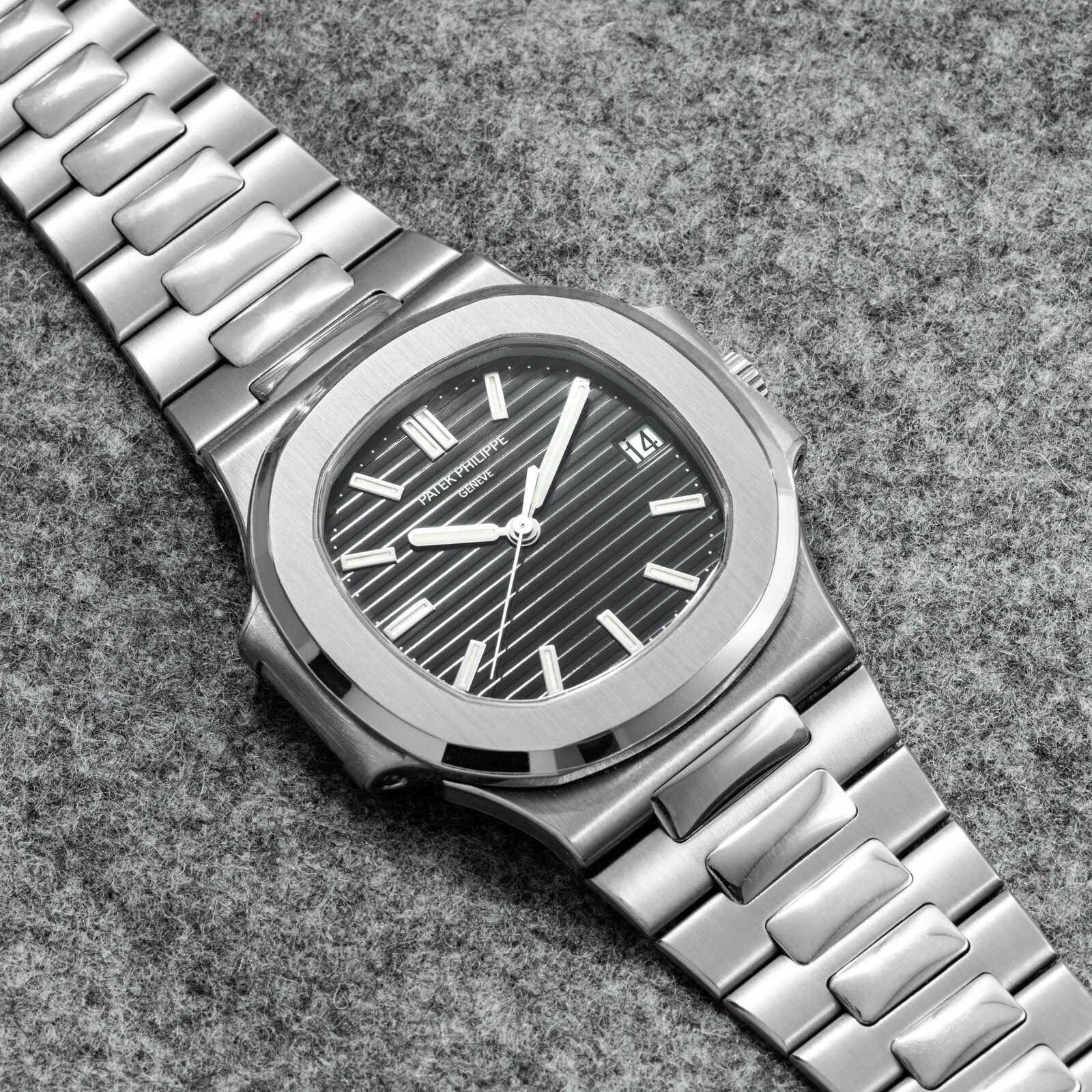 Pre-Owned Patek Philippe Patek Philippe Nautilus 'Jumbo' White Gold