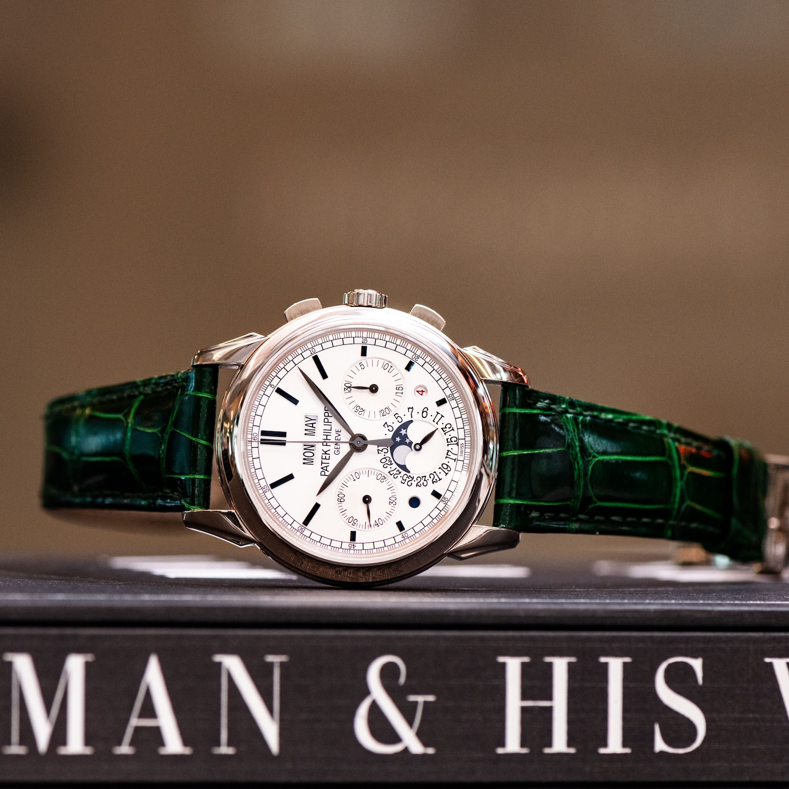 Pre-Owned Patek Philippe Patek Philippe Perpetual Calendar Chronograph 5270G