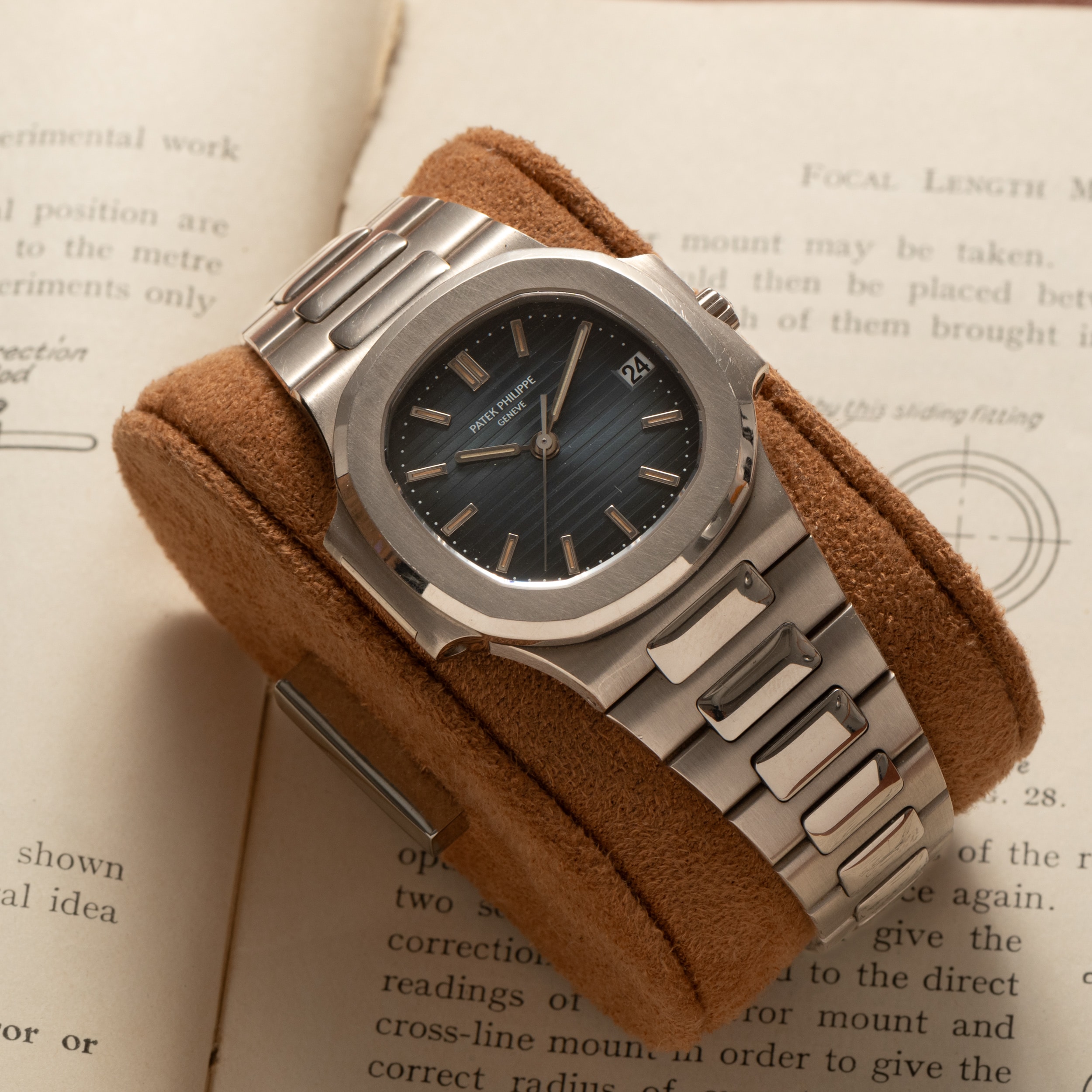 Pre owned patek philippe nautilus sale