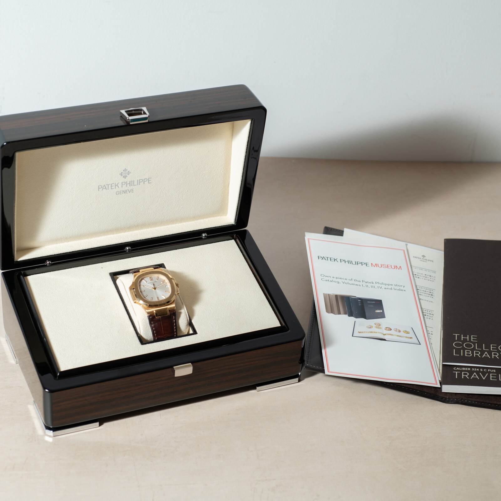 Pre-Owned Patek Philippe Patek Philippe Nautilus 18k