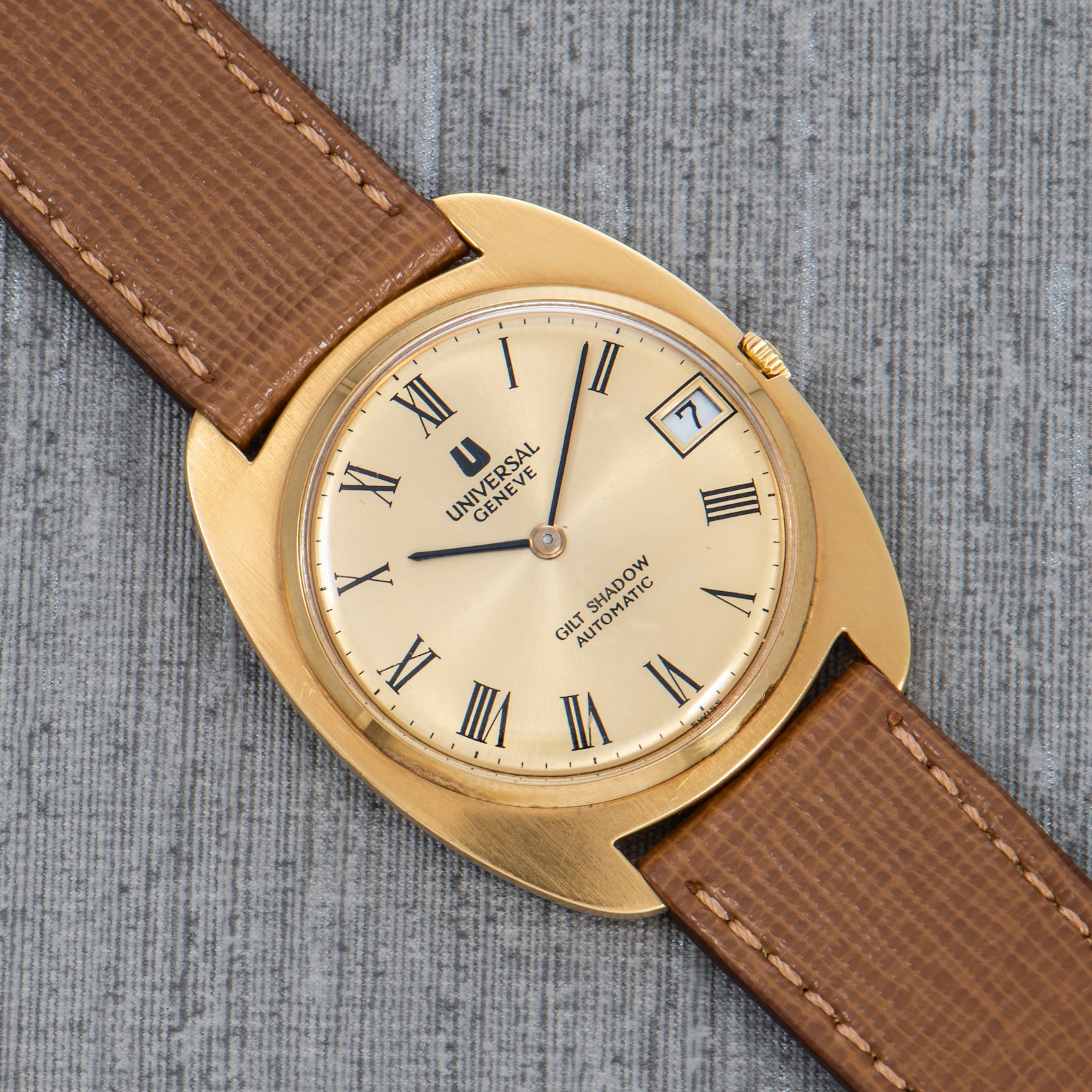 Pre-Owned Universal Geneve Gilt Shadow