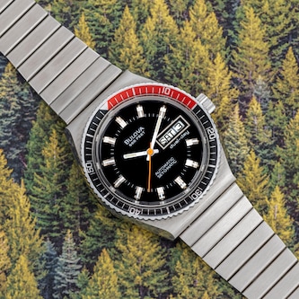 Pre-Owned Bulova by Analog Shift Bulova 'Devil Diver' Day-Date Pre-Owned Bulova by Analog Shift Bulova 'Devil Diver' Day-Date