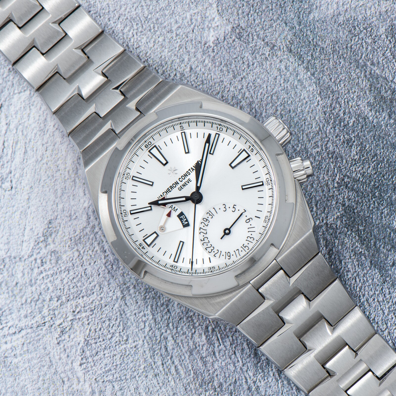 Pre-Owned Vacheron Constantin Overseas Dual-Time